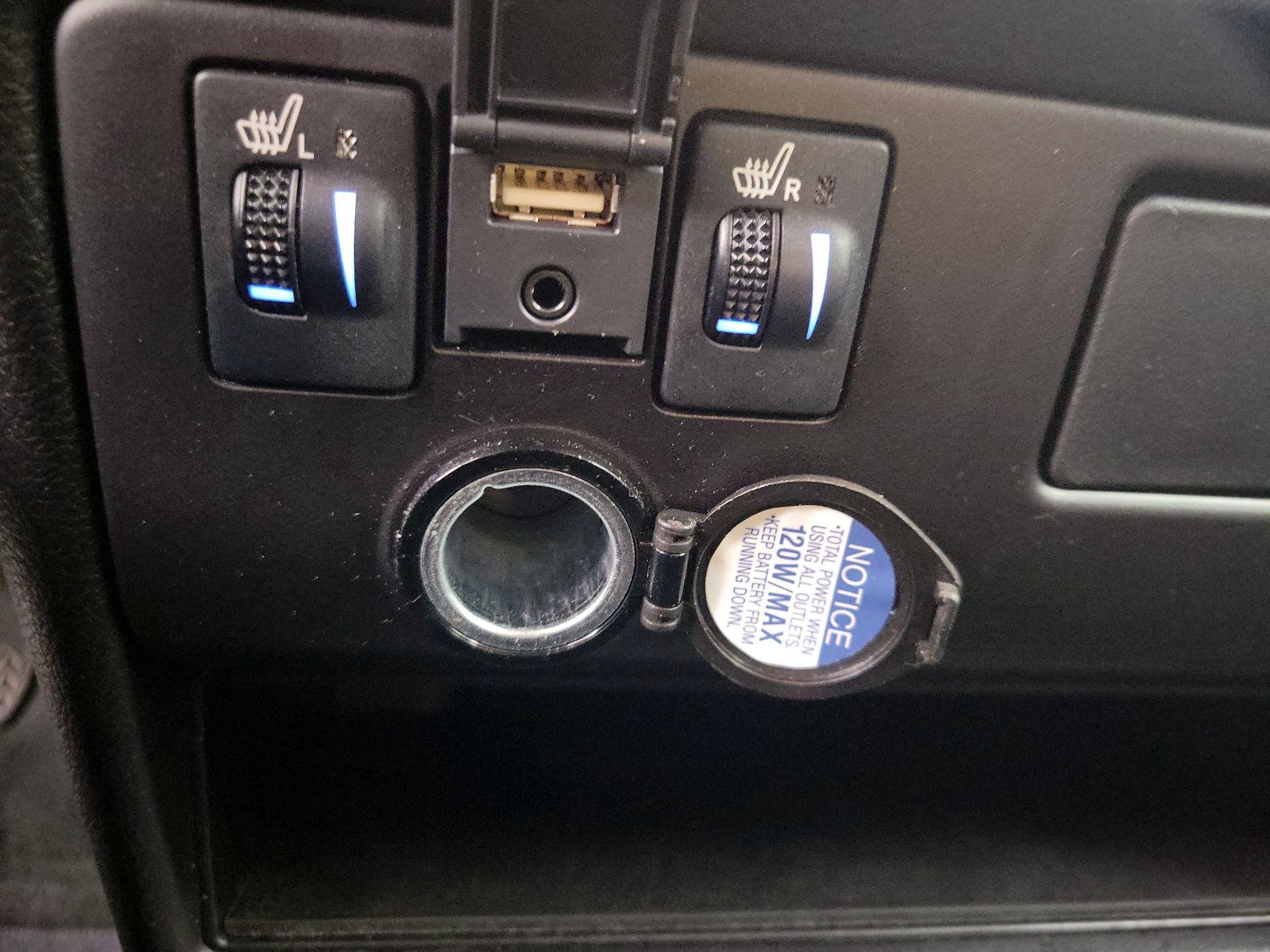 Thumbnail: 2019 Toyota Sienna - 19