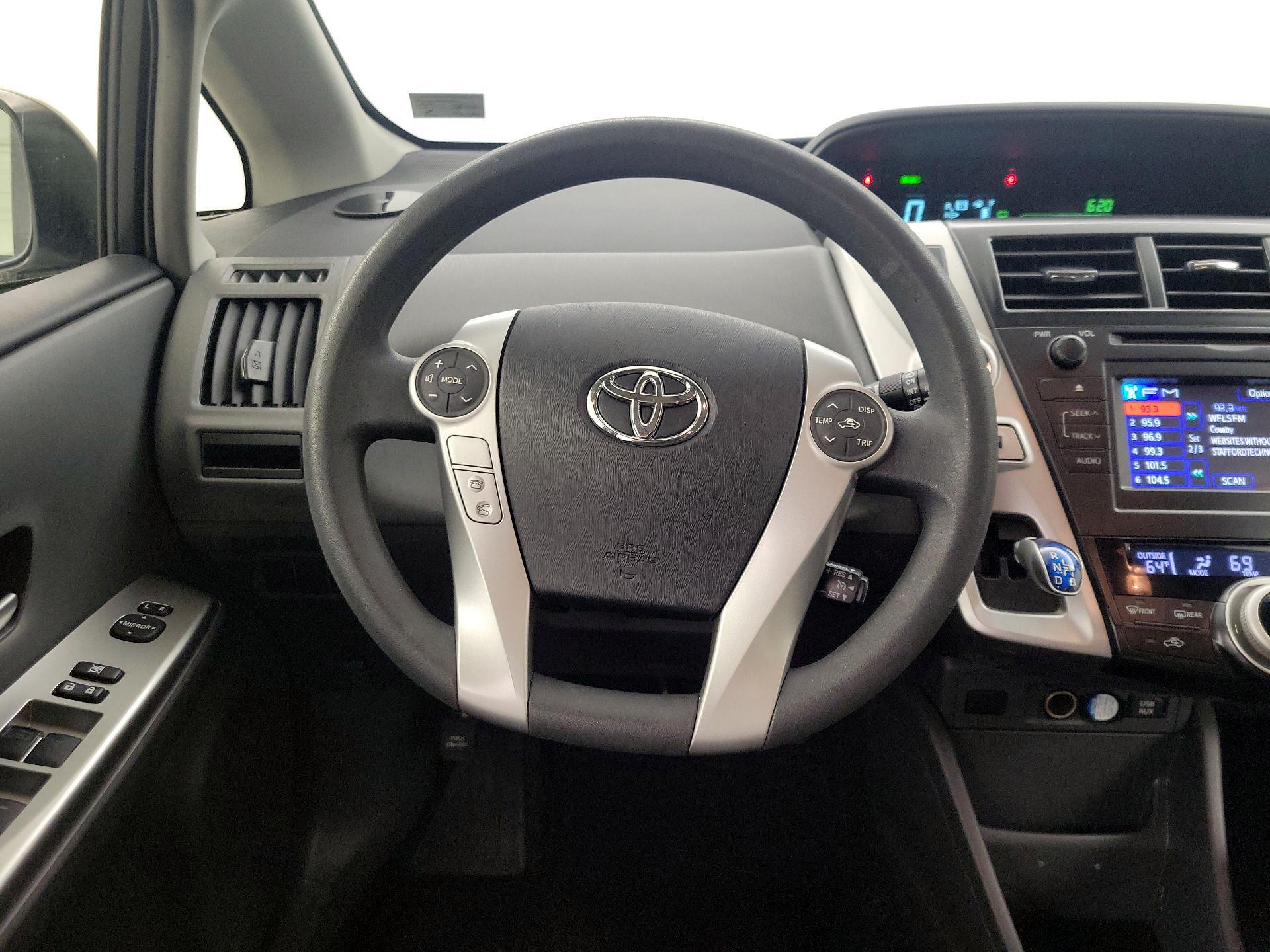 Thumbnail: 2014 Toyota Prius v - 10