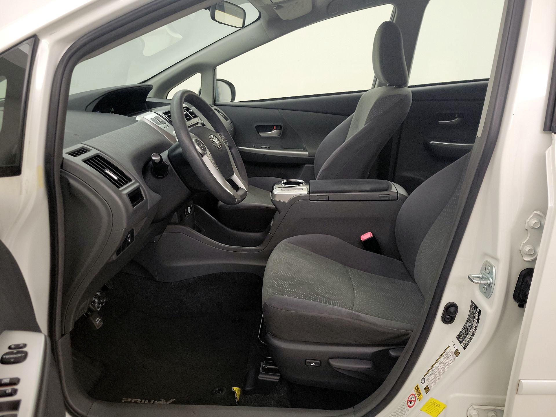 Thumbnail: 2014 Toyota Prius v - 11