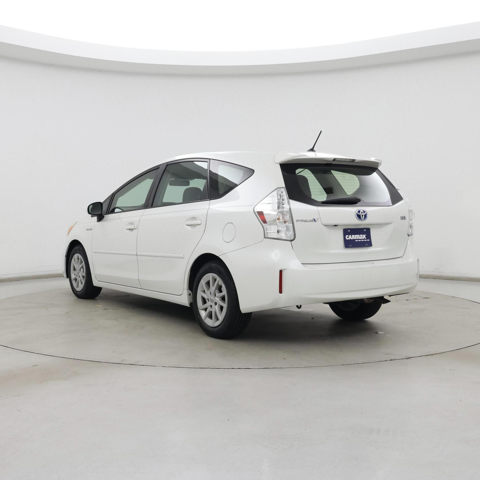 Thumbnail: 2014 Toyota Prius v - 2