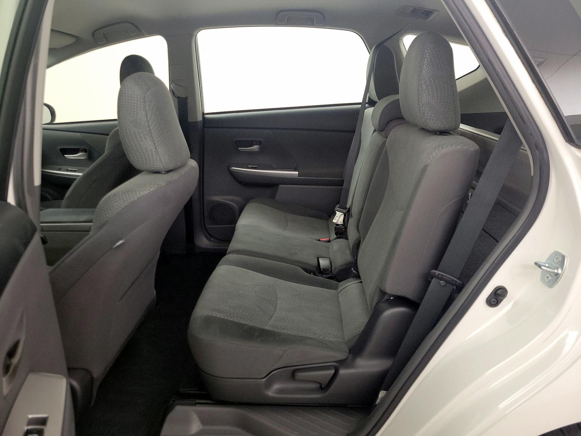 Thumbnail: 2014 Toyota Prius v - 19