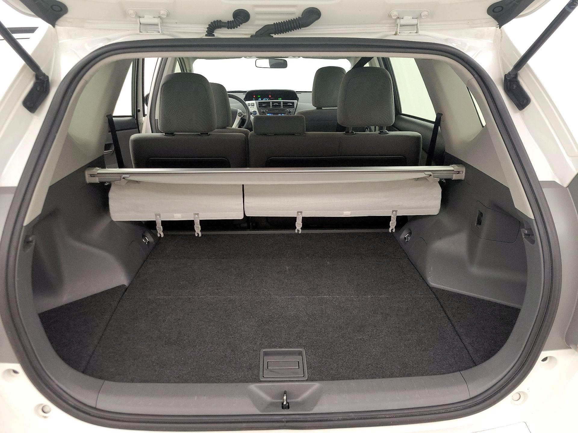 Thumbnail: 2014 Toyota Prius v - 20