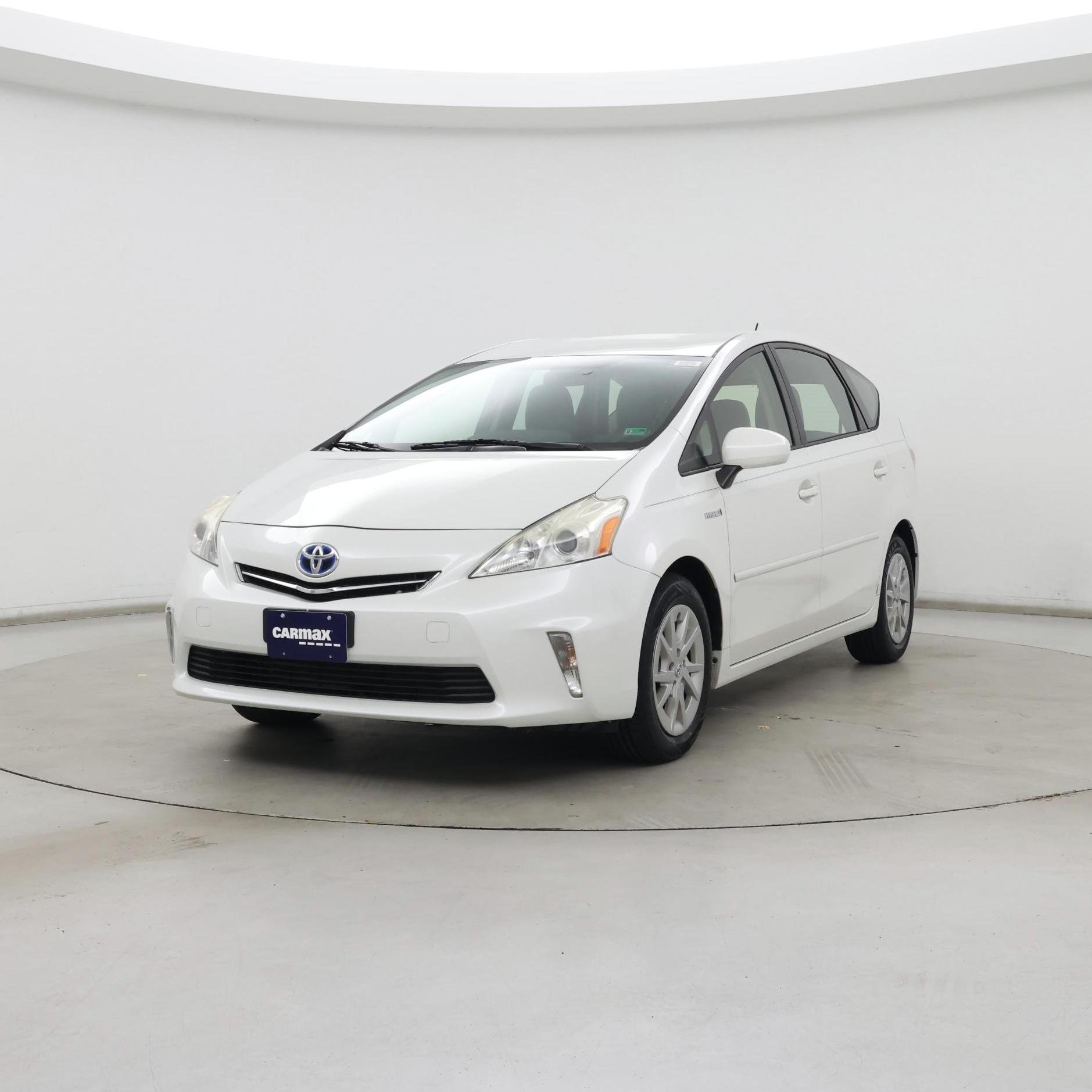 Thumbnail: 2014 Toyota Prius v - 4