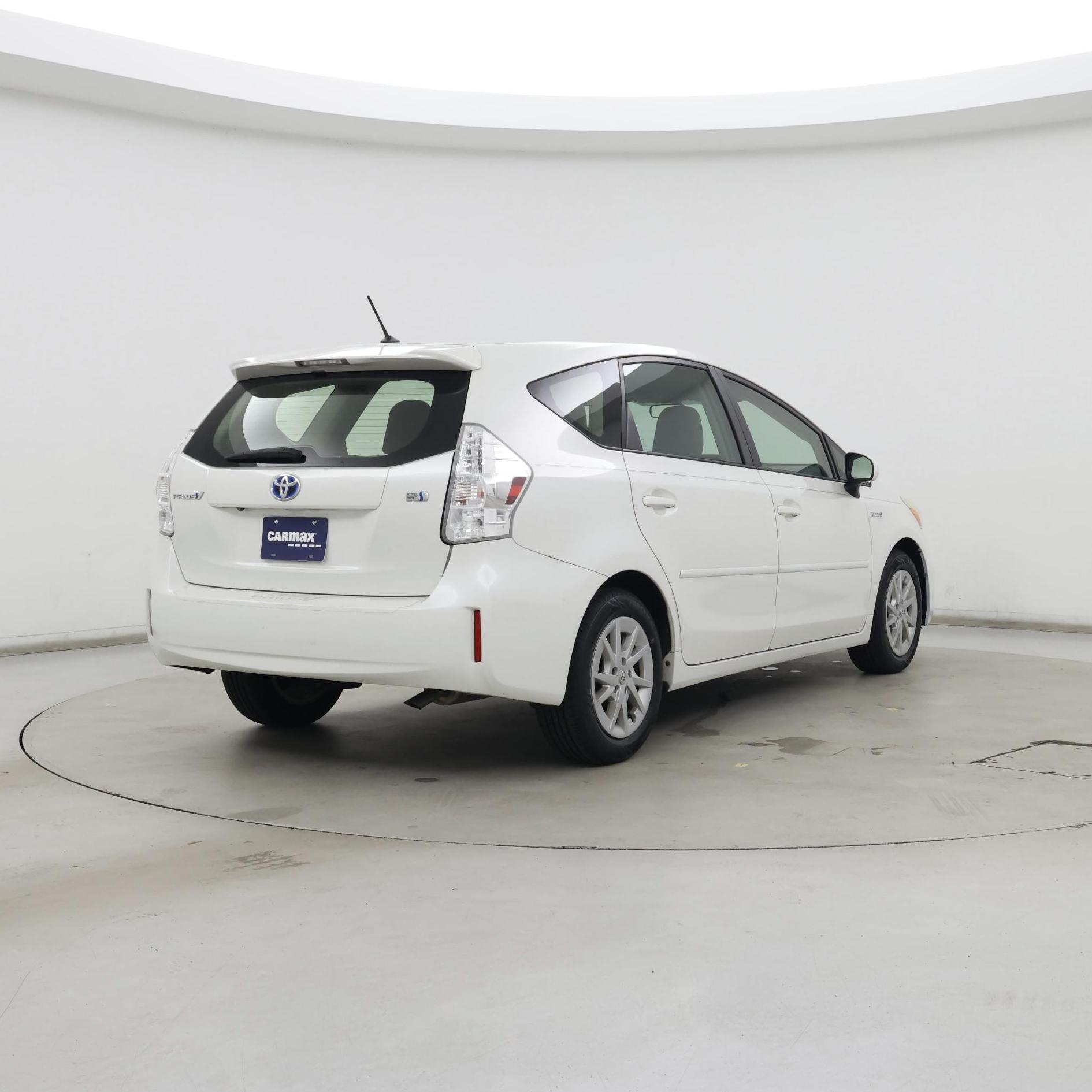 Thumbnail: 2014 Toyota Prius v - 8