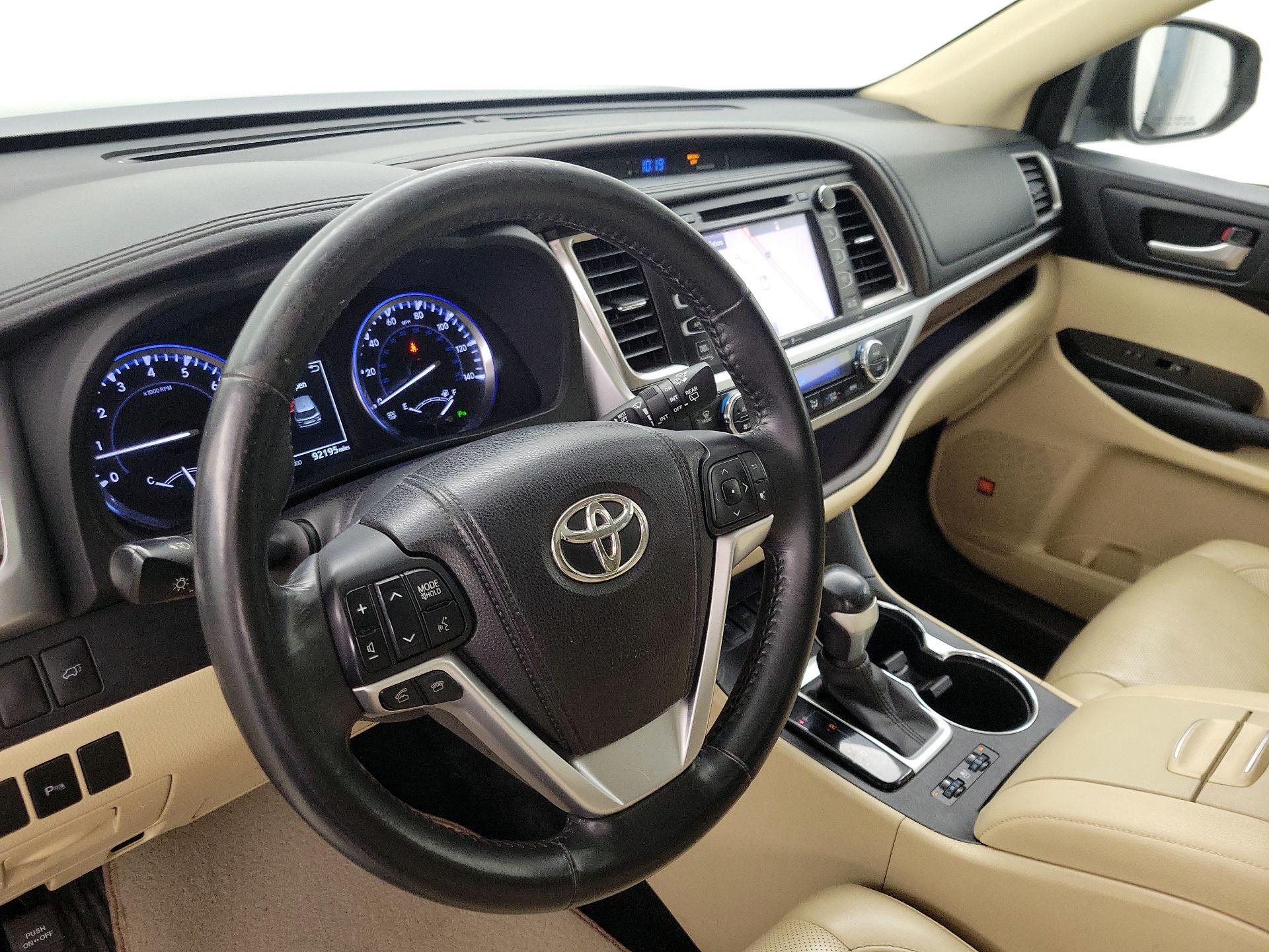 Thumbnail: 2015 Toyota Highlander - 9