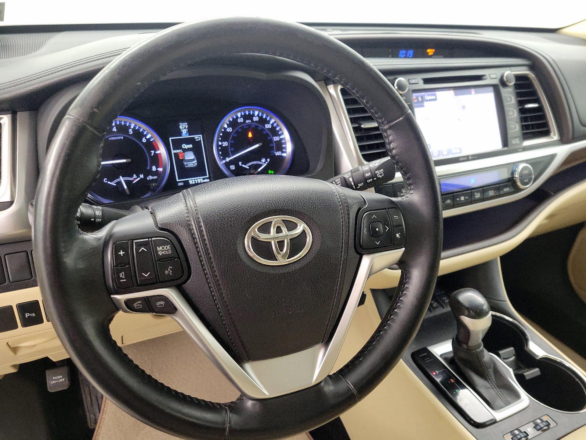 Thumbnail: 2015 Toyota Highlander - 10