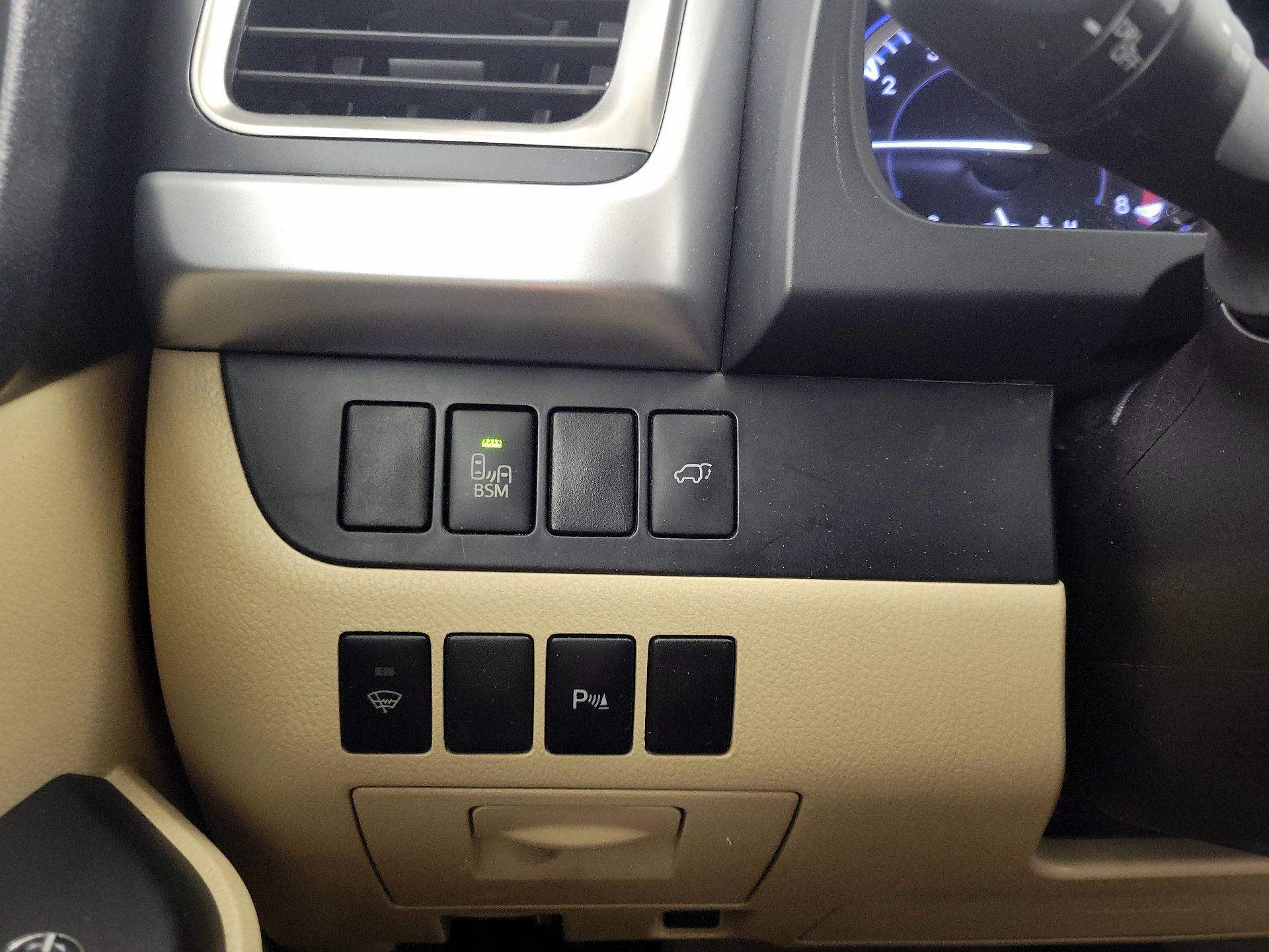 Thumbnail: 2015 Toyota Highlander - 13