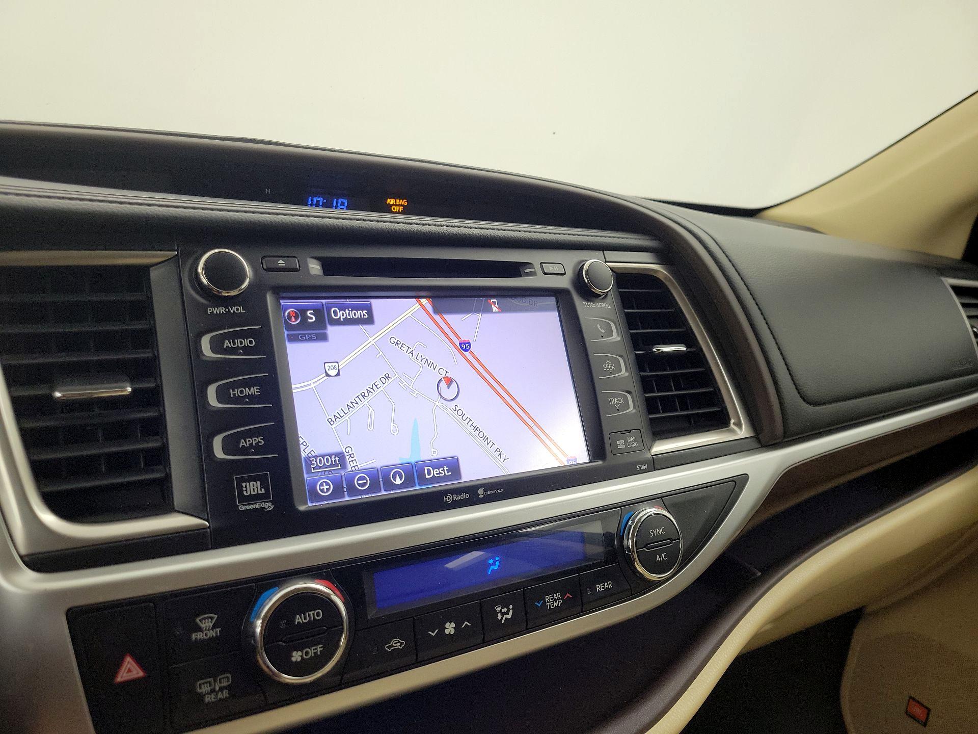 Thumbnail: 2015 Toyota Highlander - 14
