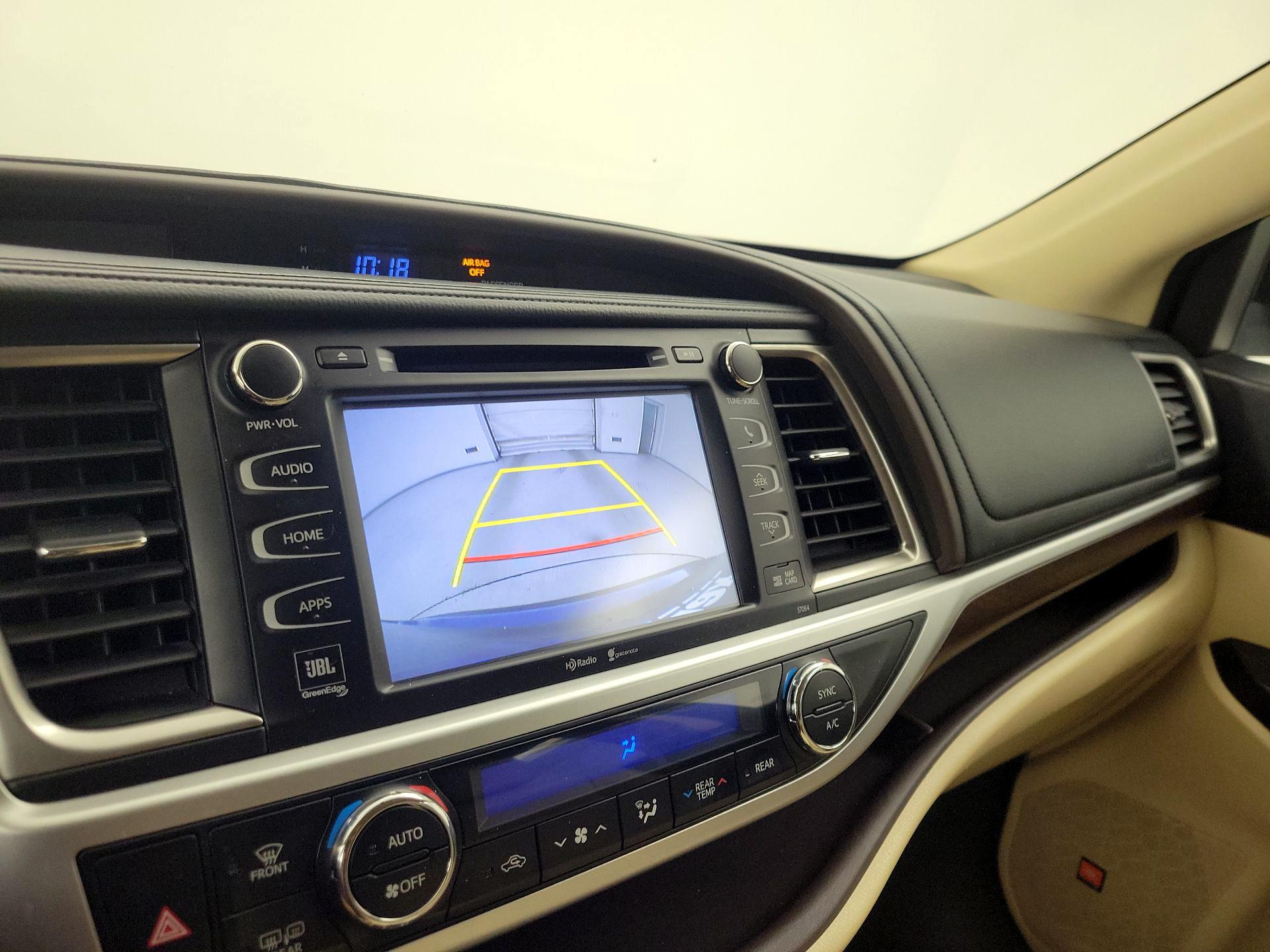 Thumbnail: 2015 Toyota Highlander - 15