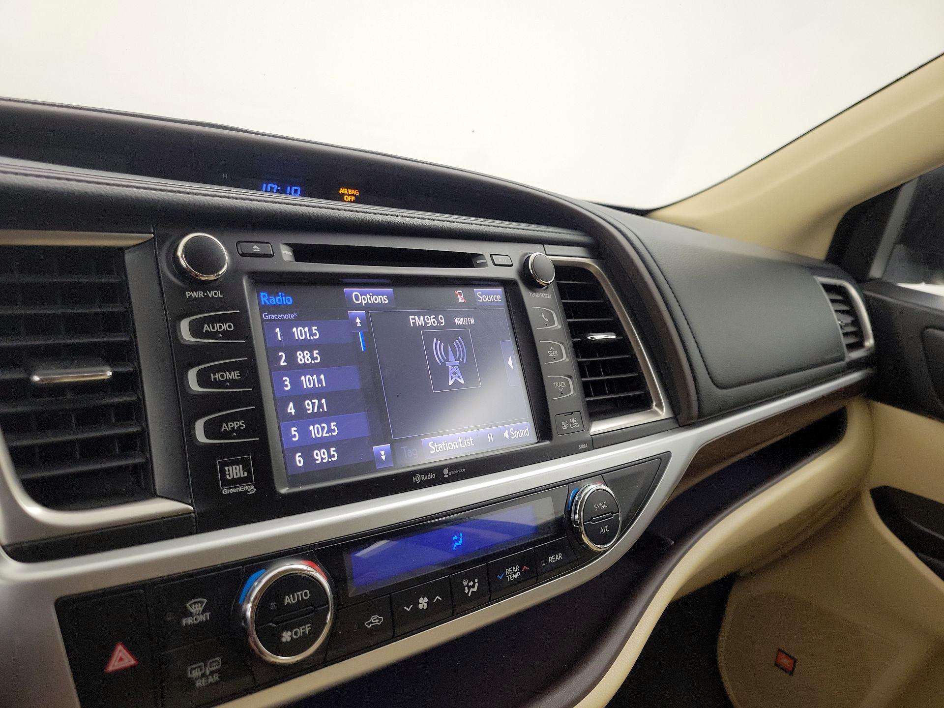 Thumbnail: 2015 Toyota Highlander - 16