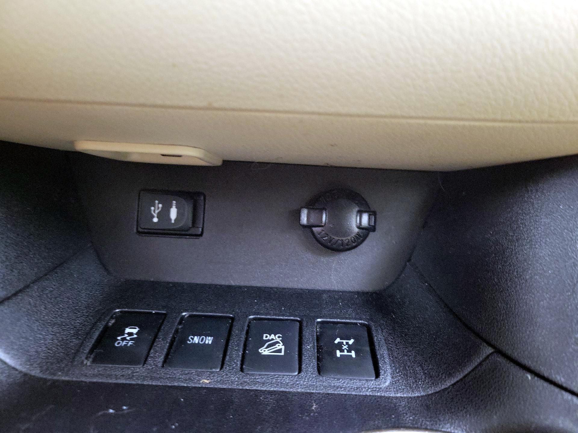 Thumbnail: 2015 Toyota Highlander - 19