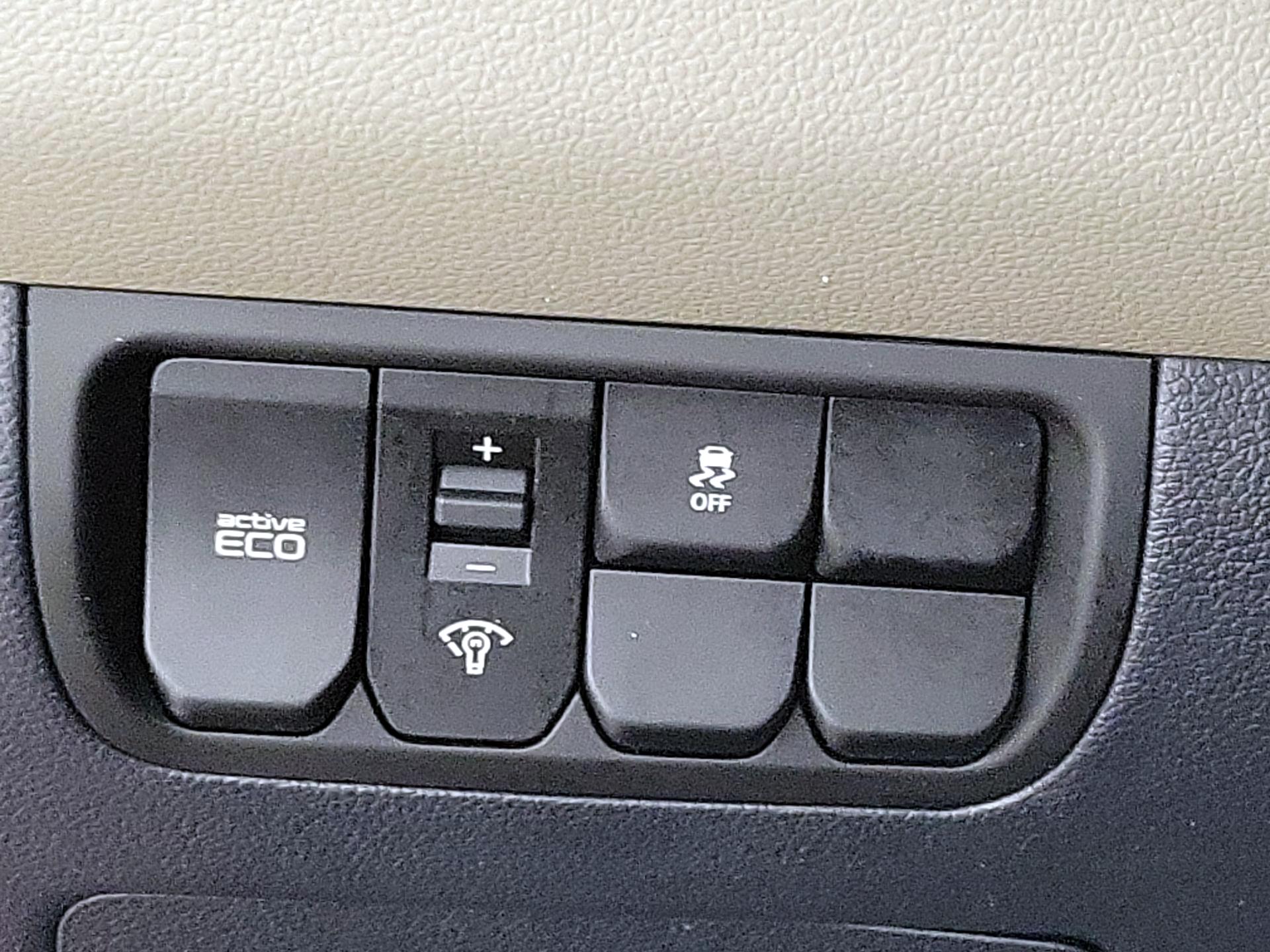 Thumbnail: 2015 Kia Rio - 13
