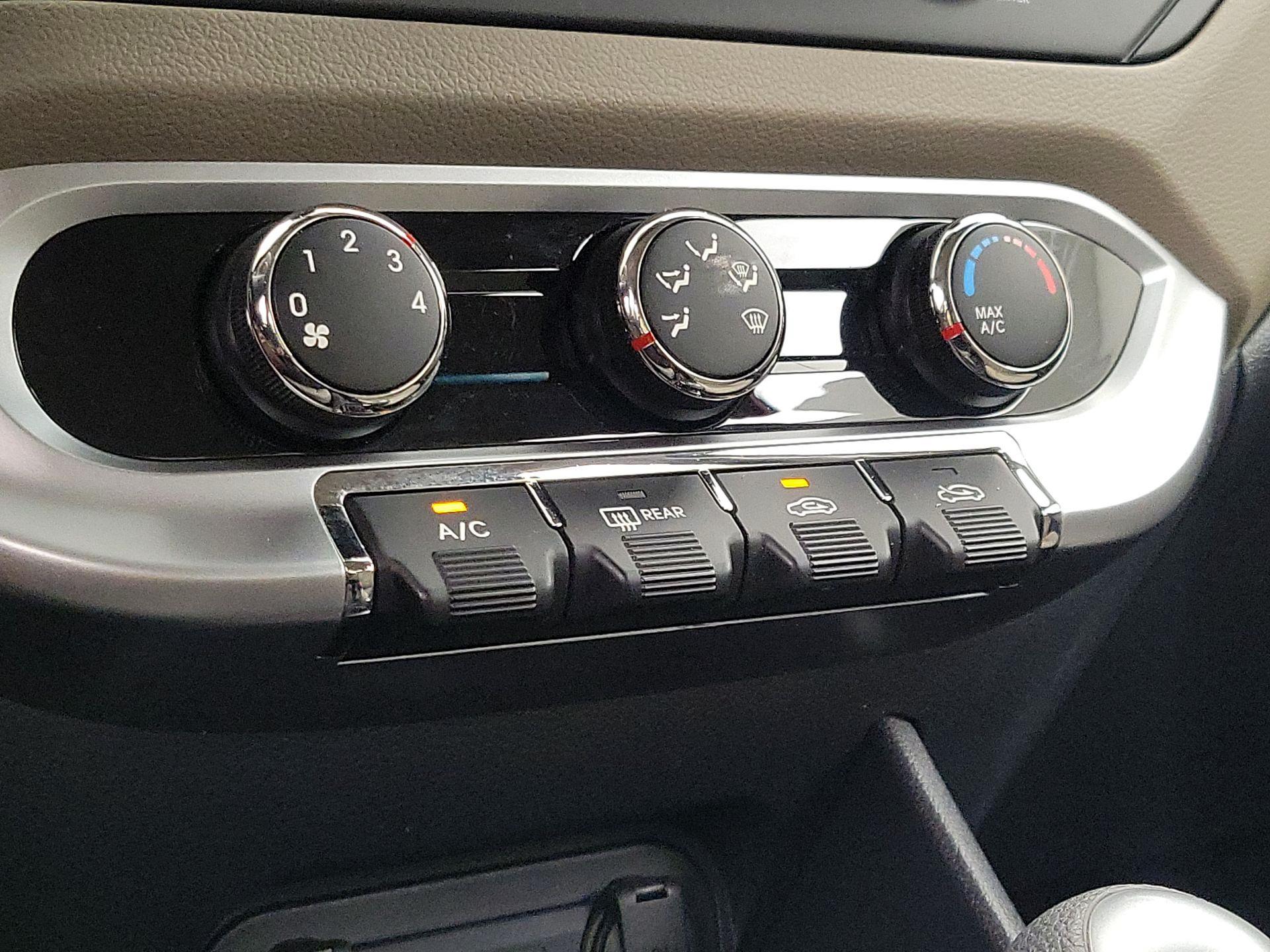 Thumbnail: 2015 Kia Rio - 15