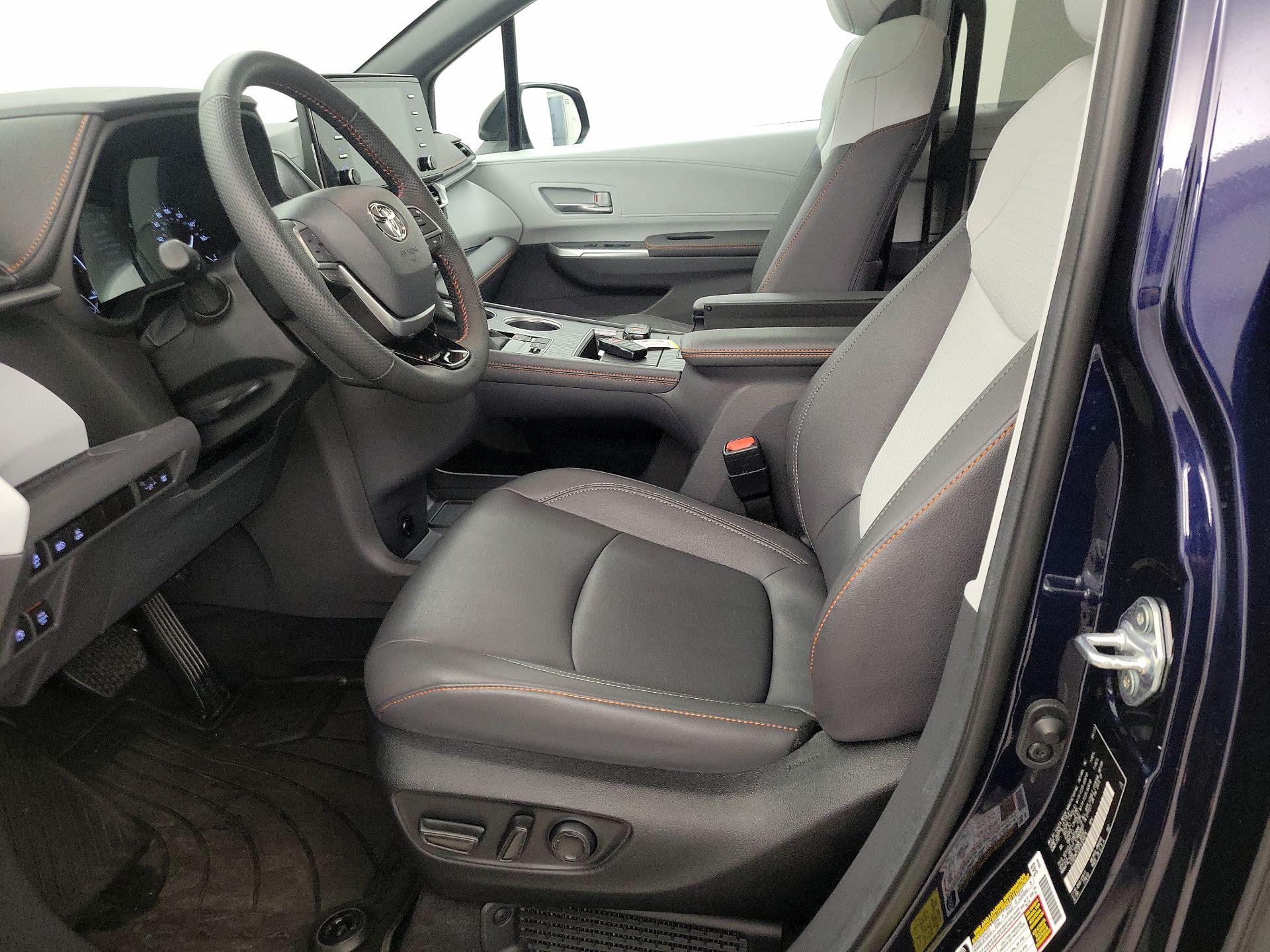 Thumbnail: 2023 Toyota Sienna - 11