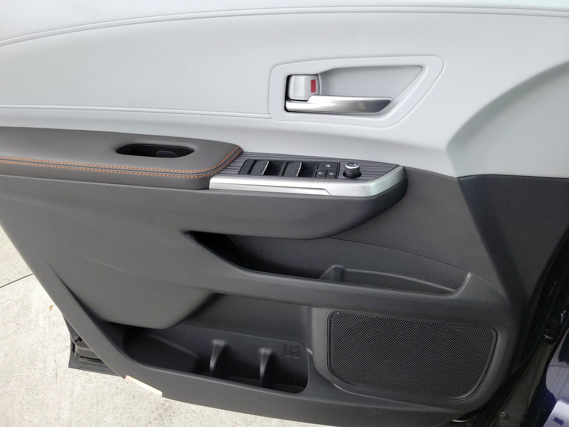 Thumbnail: 2023 Toyota Sienna - 12