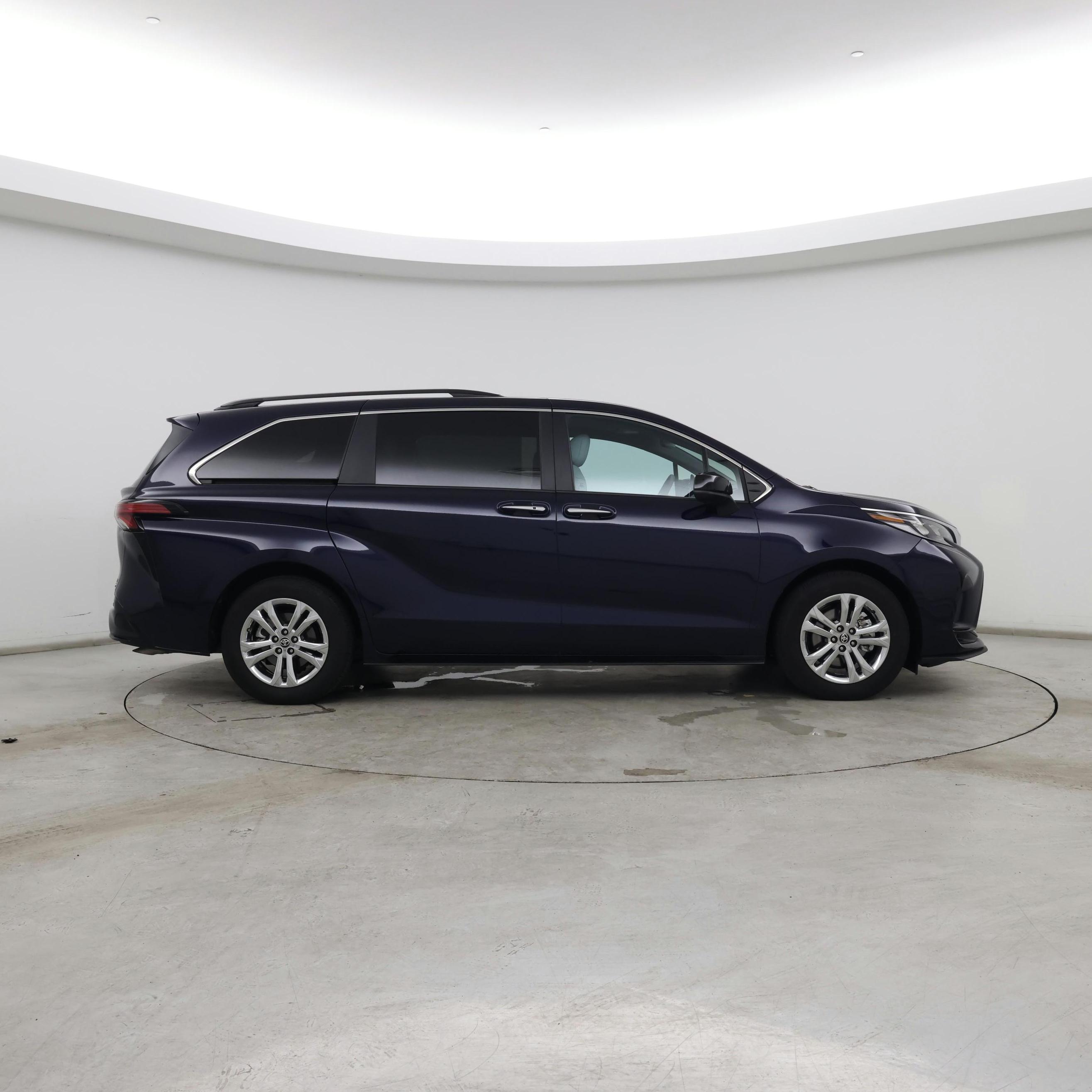Thumbnail: 2023 Toyota Sienna - 7