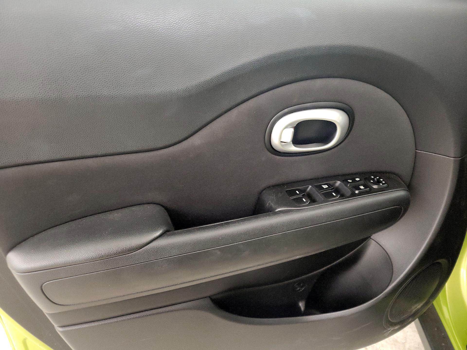 Thumbnail: 2015 Kia Soul - 12