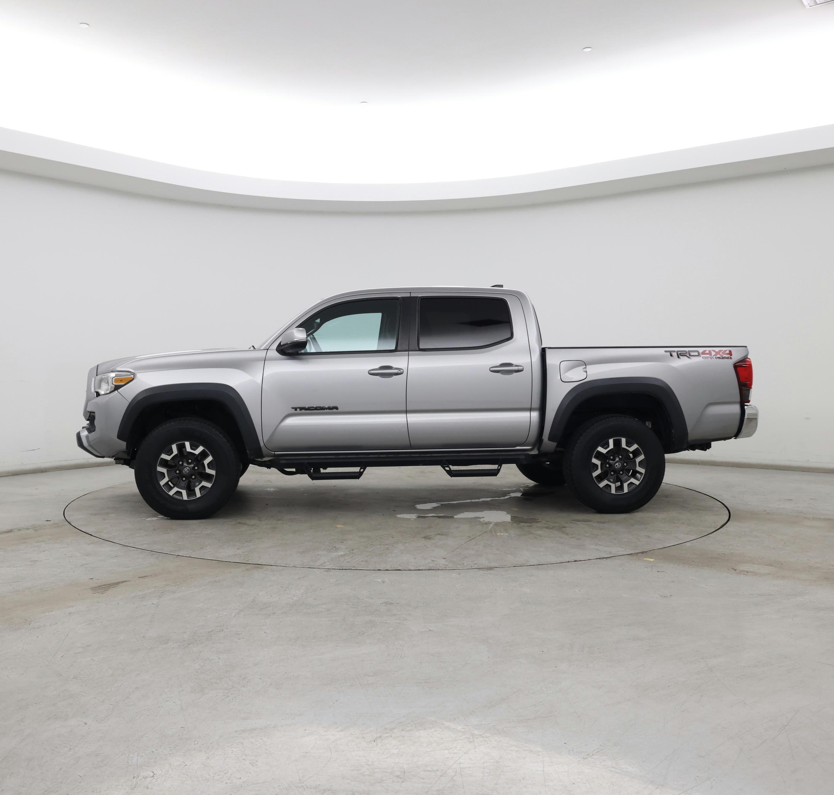 Thumbnail: 2019 Toyota Tacoma - 3