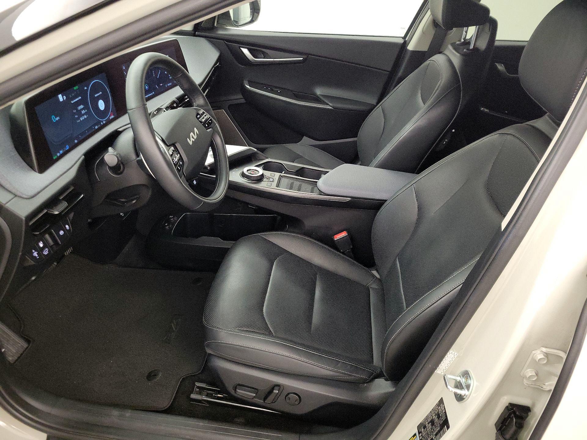 Thumbnail: 2022 Kia EV6 - 11
