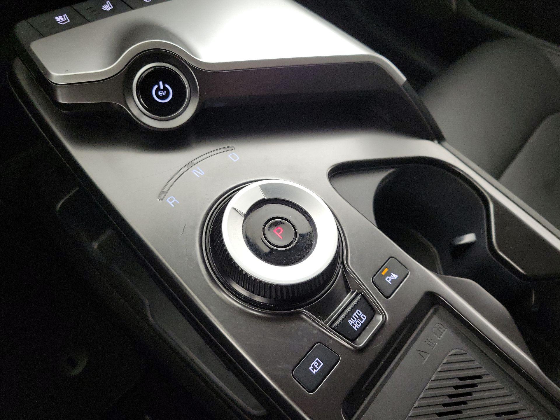 Thumbnail: 2022 Kia EV6 - 18