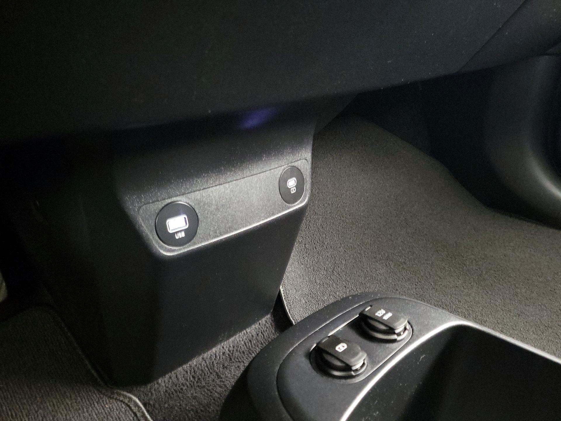 Thumbnail: 2022 Kia EV6 - 19