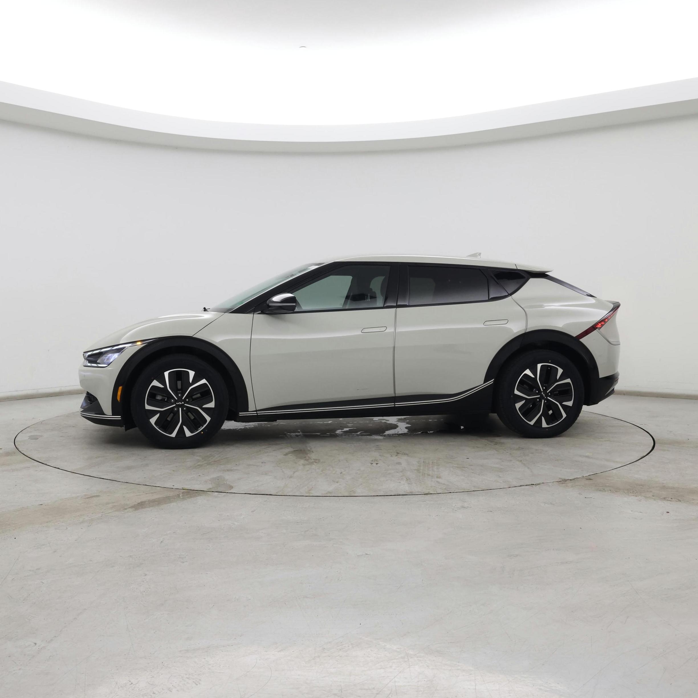 Thumbnail: 2022 Kia EV6 - 3