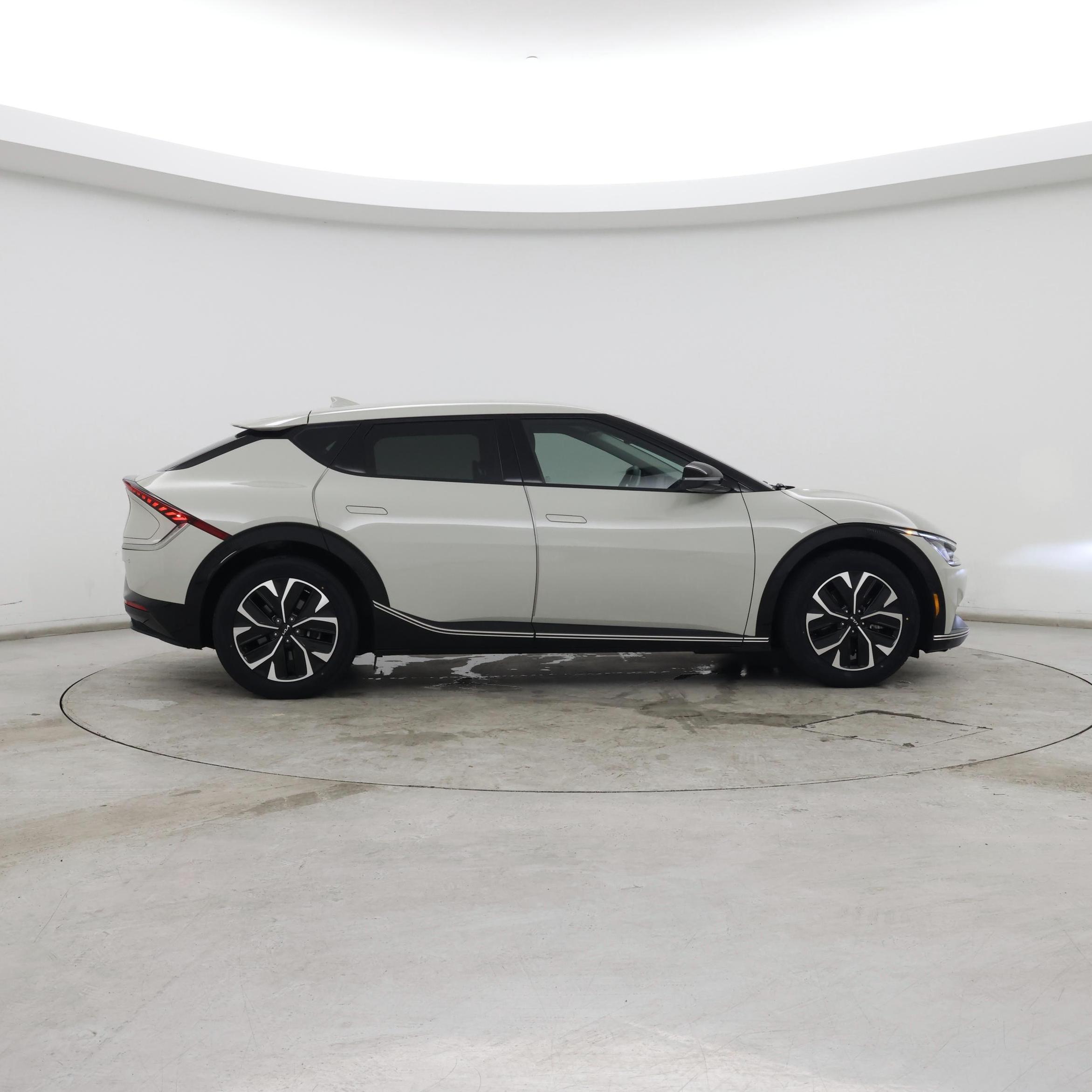 Thumbnail: 2022 Kia EV6 - 7