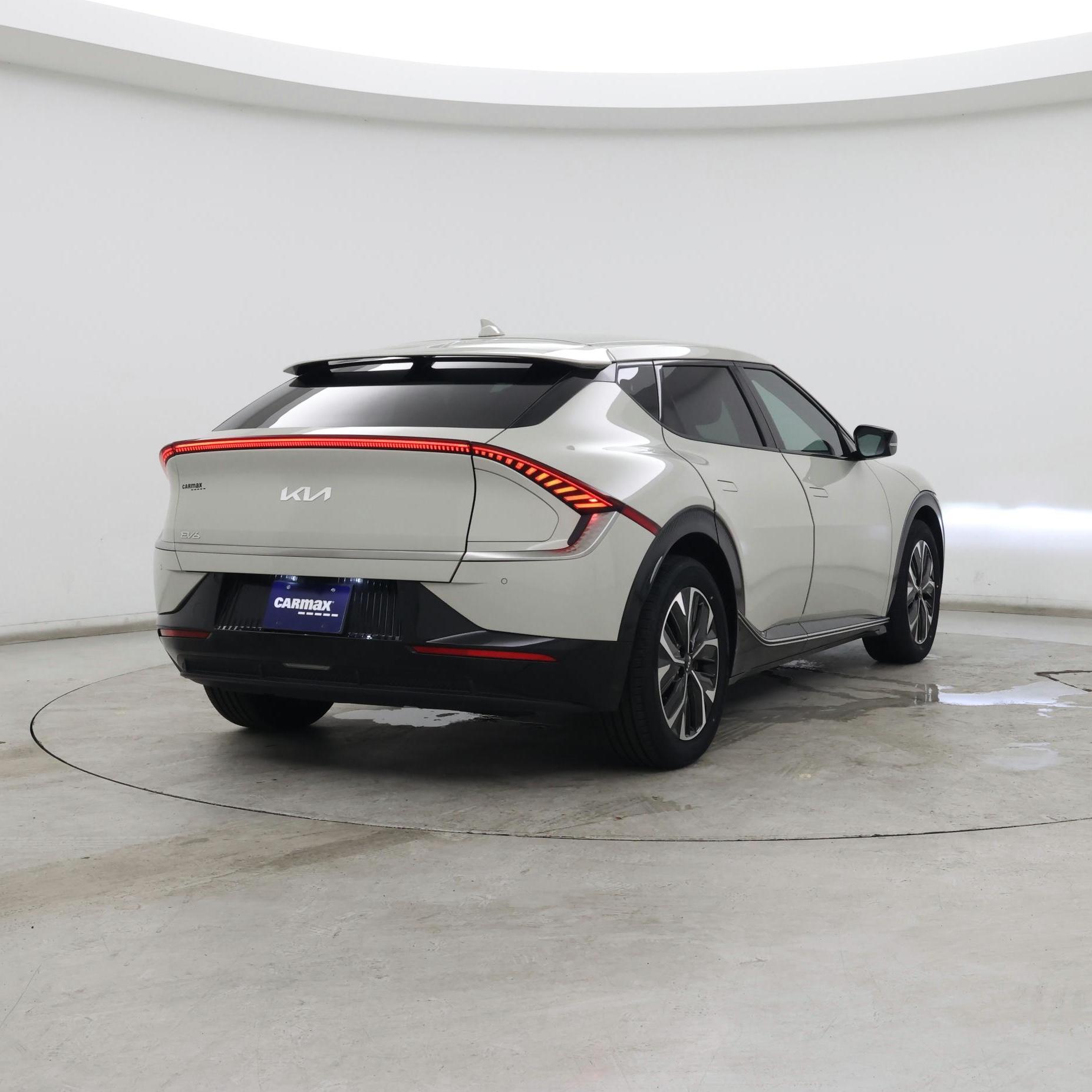 Thumbnail: 2022 Kia EV6 - 8