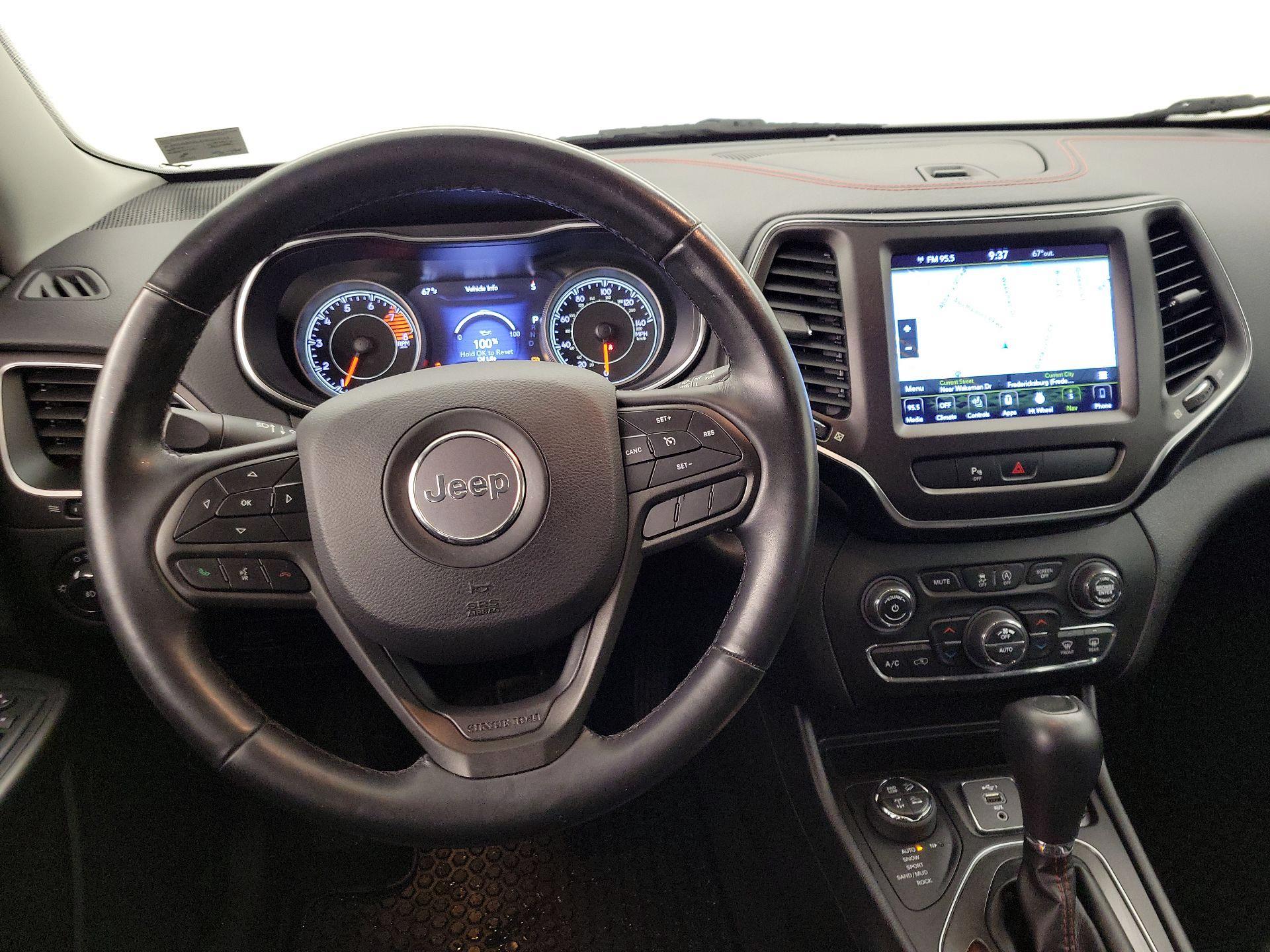 Thumbnail: 2020 Jeep Cherokee - 10
