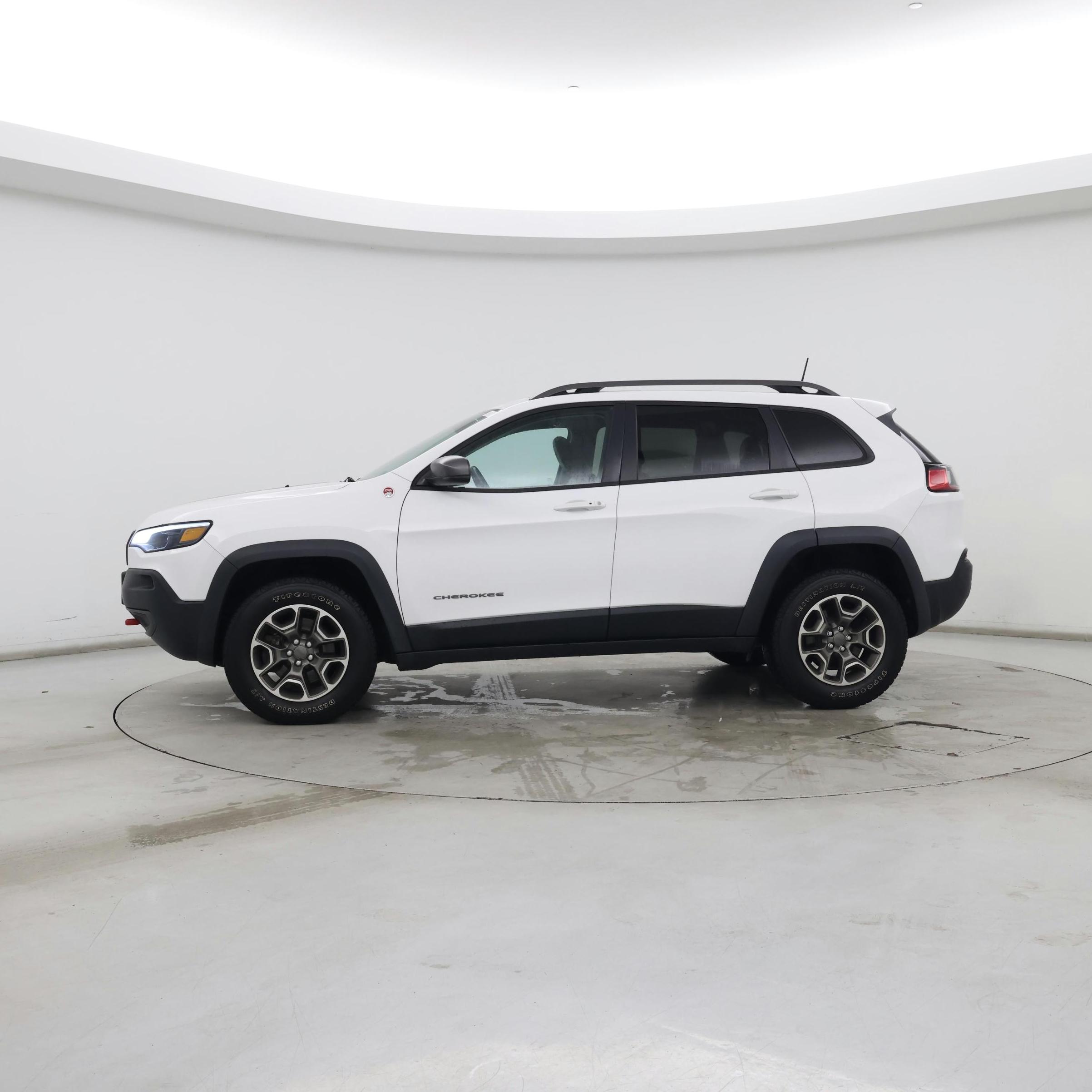 Thumbnail: 2020 Jeep Cherokee - 3