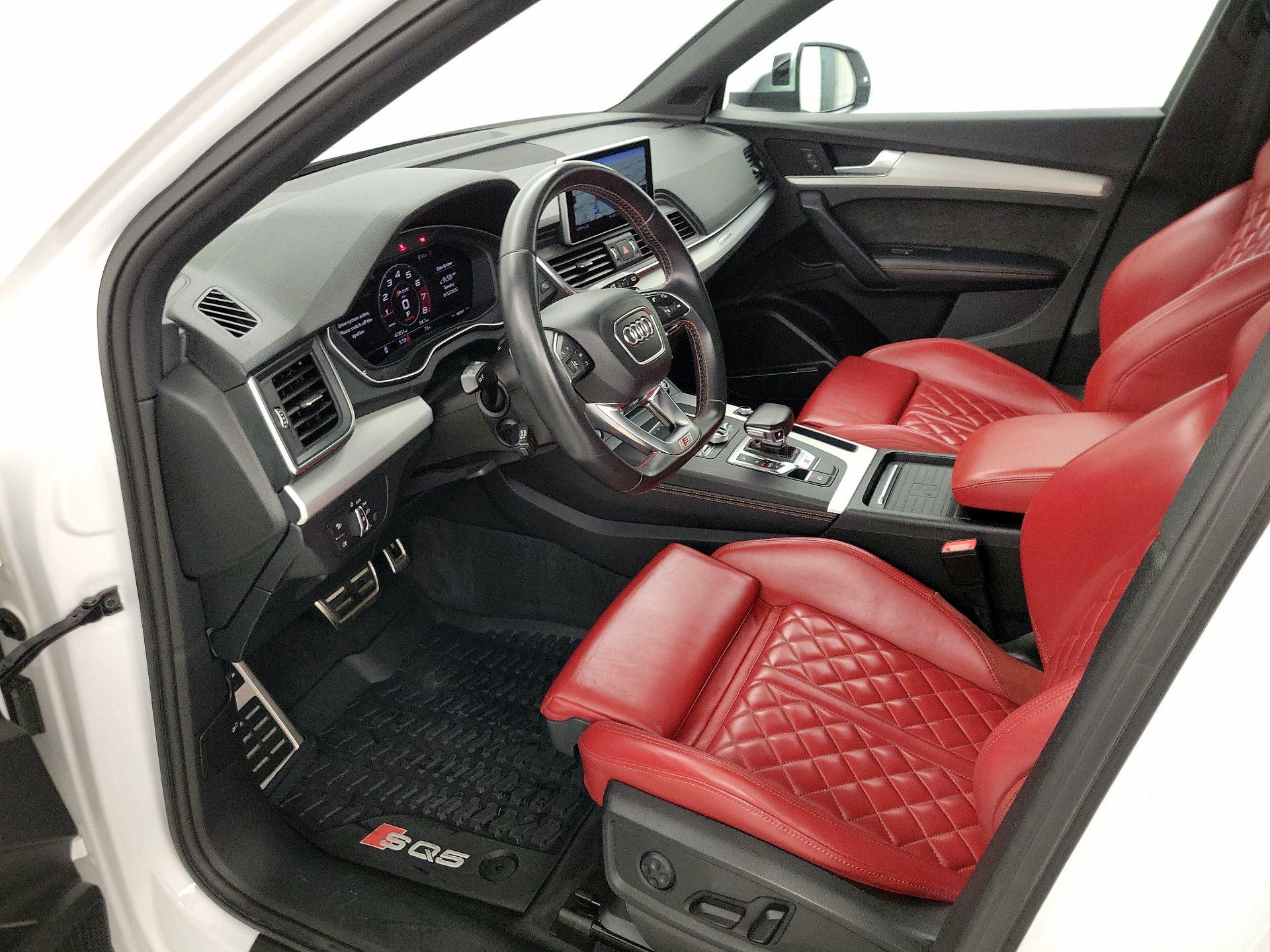 Thumbnail: 2020 Audi SQ5 - 11