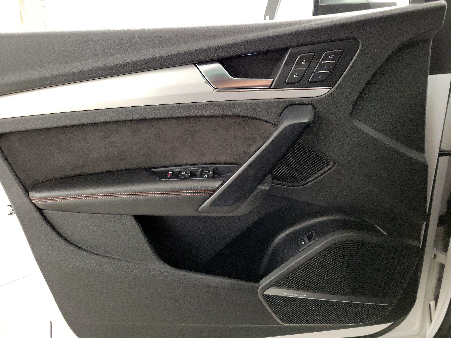 Thumbnail: 2020 Audi SQ5 - 12
