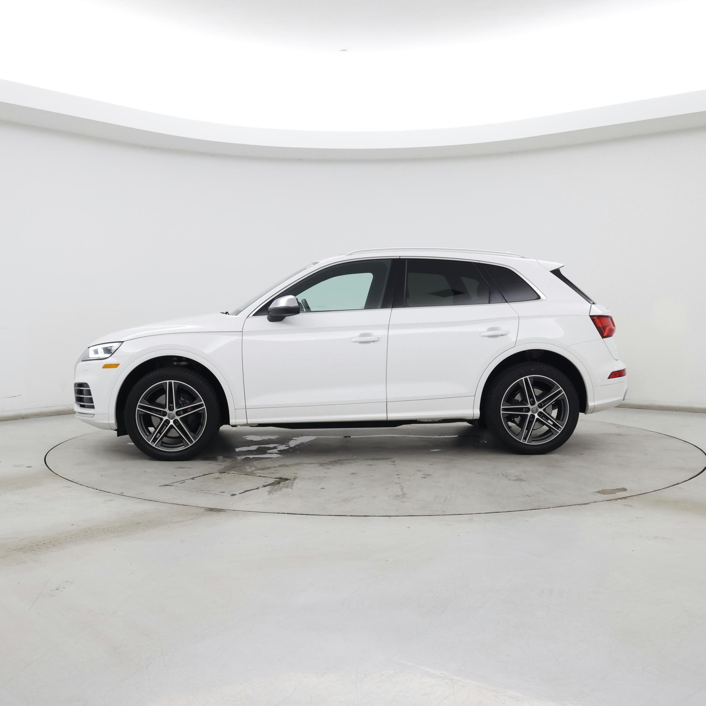 Thumbnail: 2020 Audi SQ5 - 3
