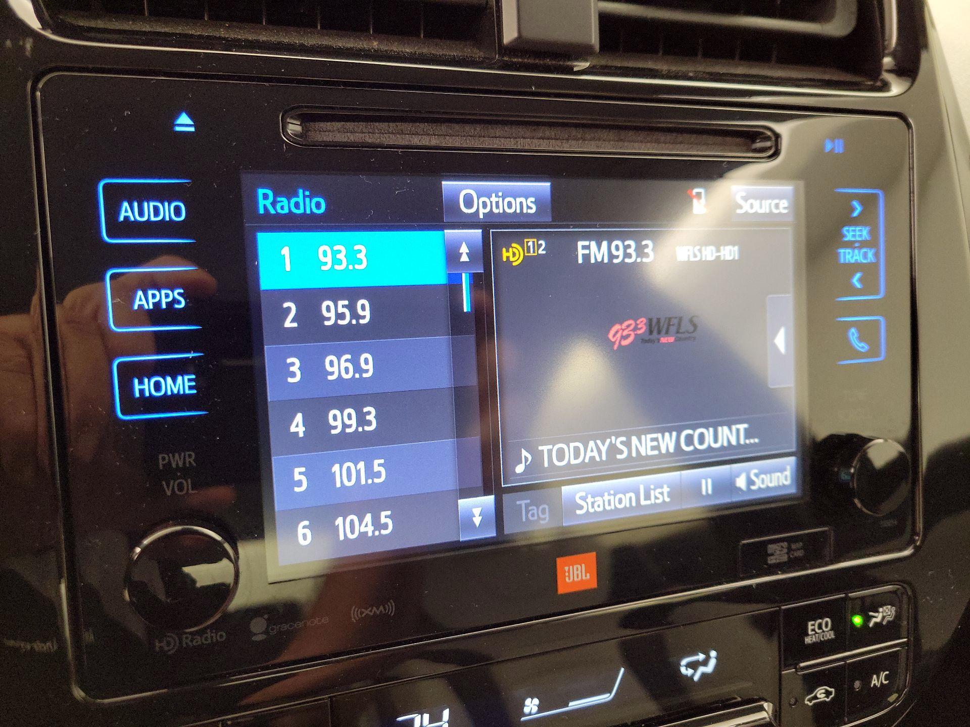 Thumbnail: 2016 Toyota Prius - 15