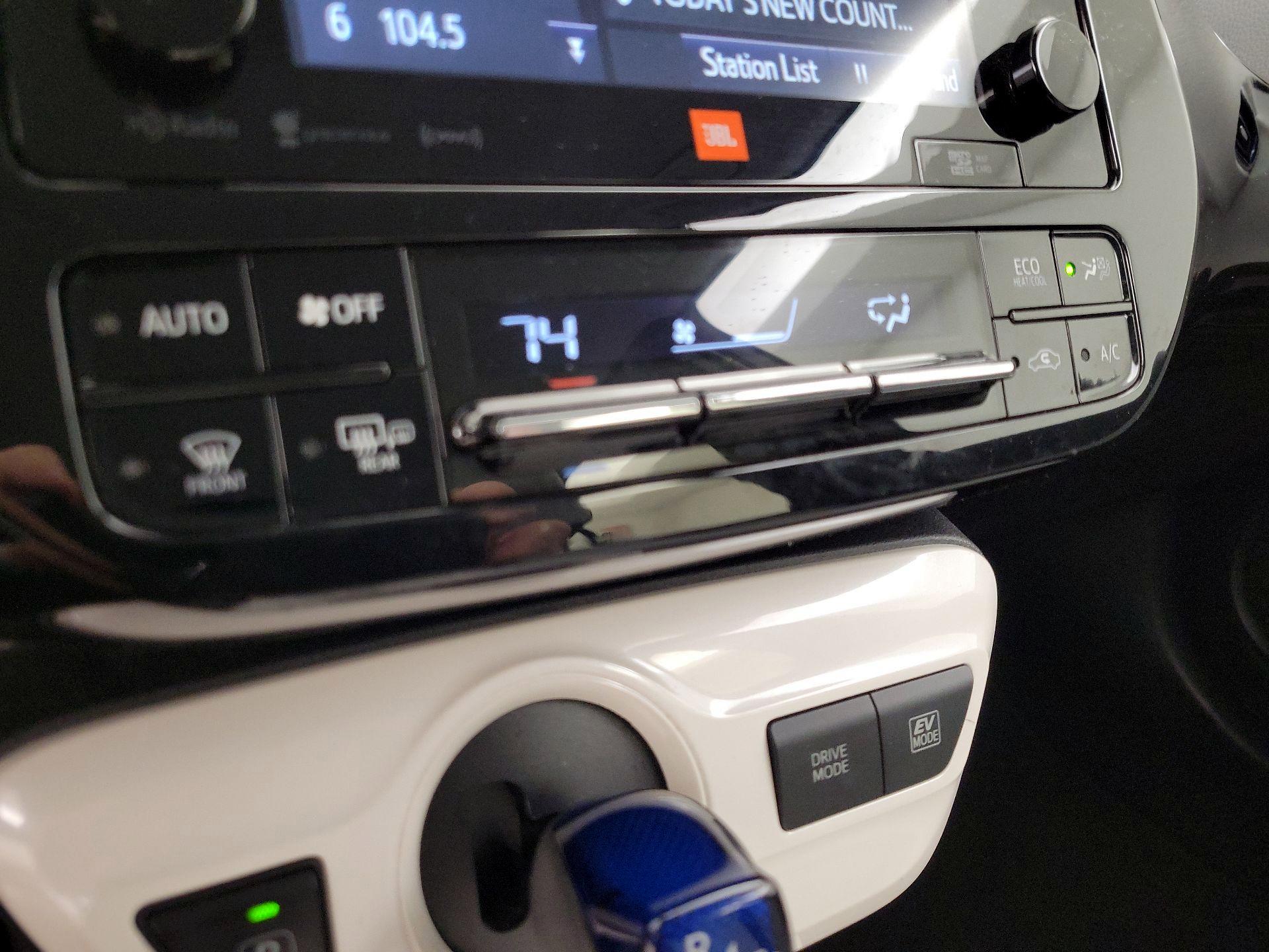 Thumbnail: 2016 Toyota Prius - 16