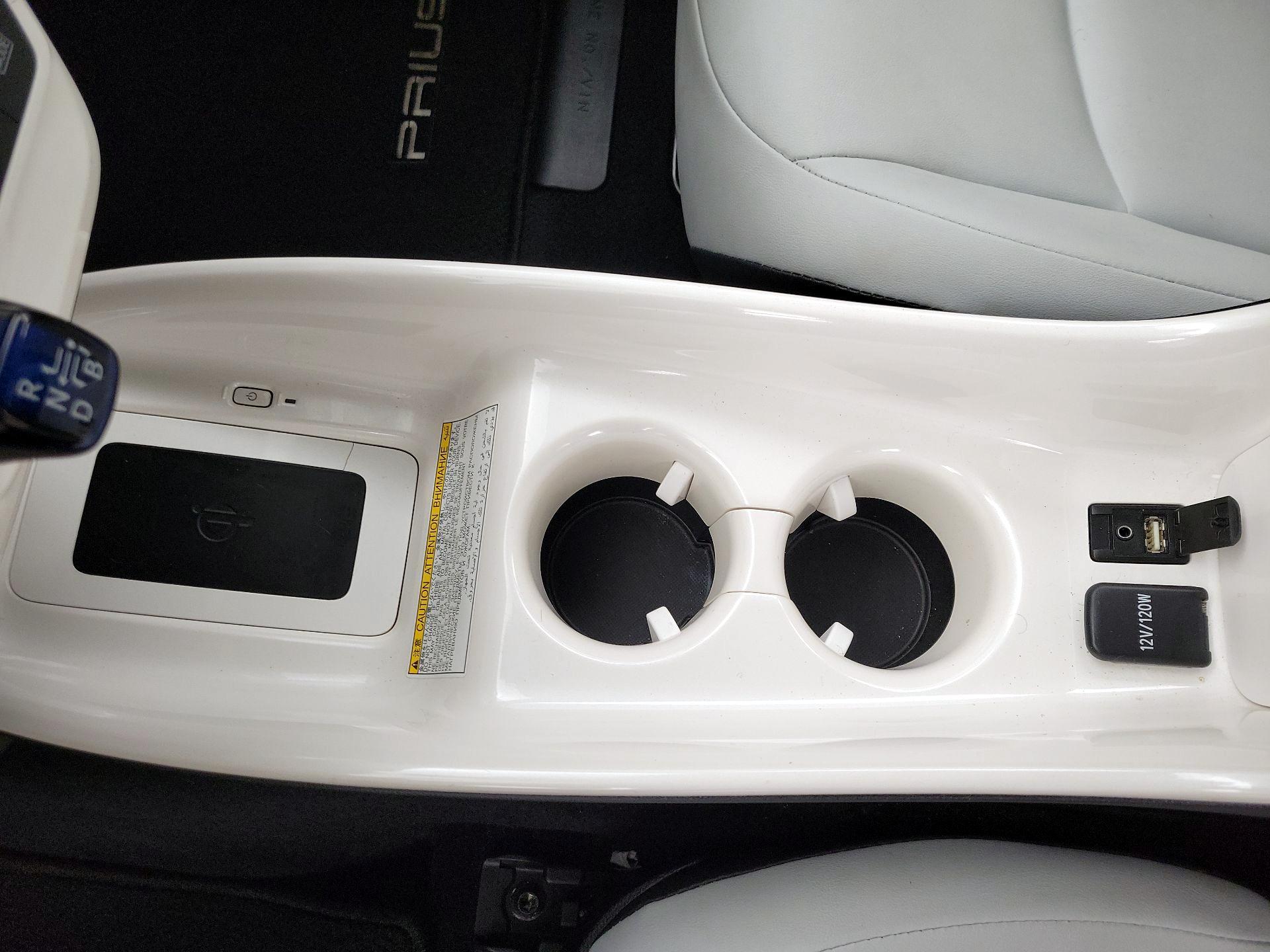 Thumbnail: 2016 Toyota Prius - 18