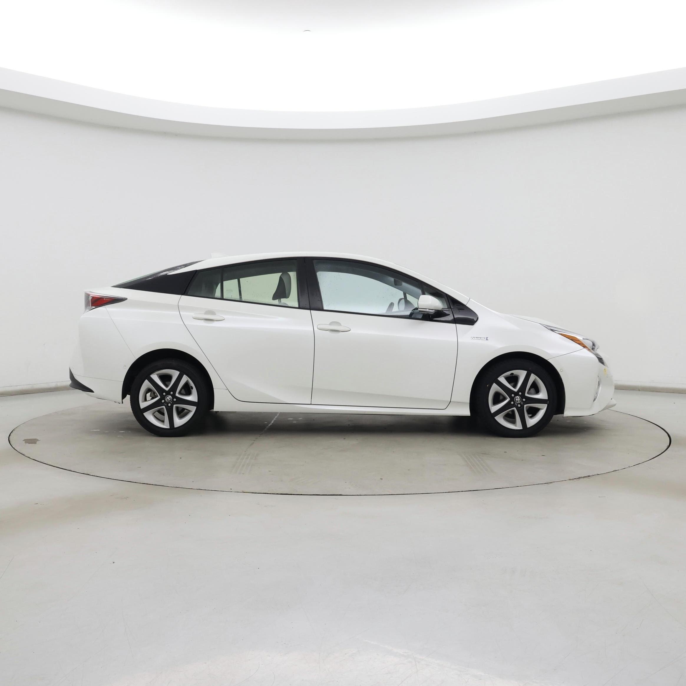 Thumbnail: 2016 Toyota Prius - 7