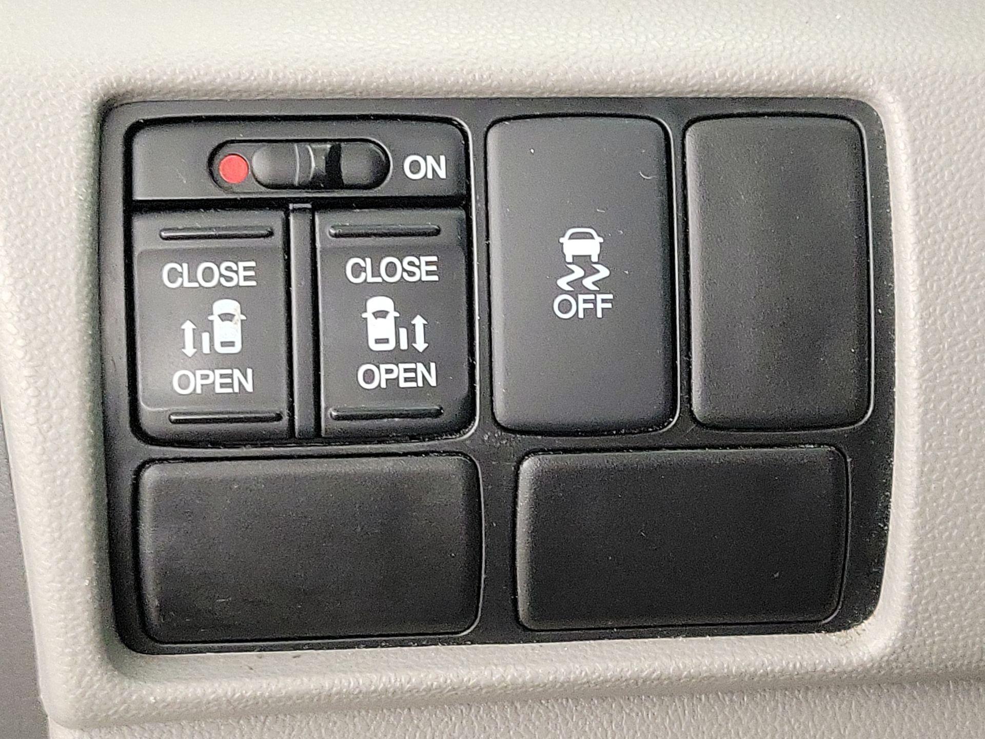 Thumbnail: 2015 Honda Odyssey - 13