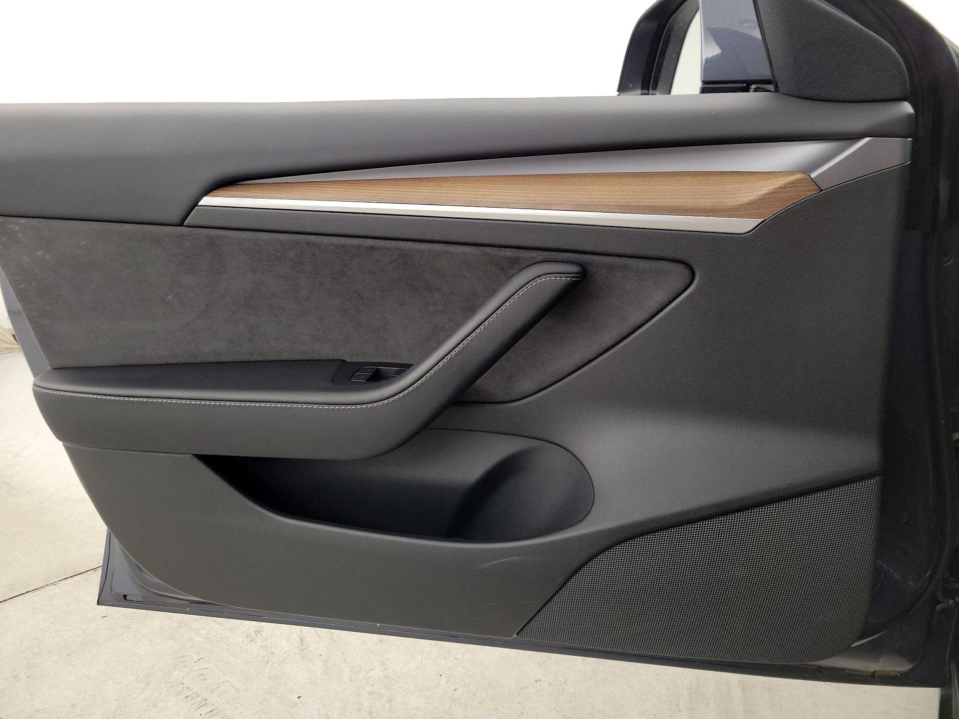 Thumbnail: 2022 Tesla Model 3 - 12