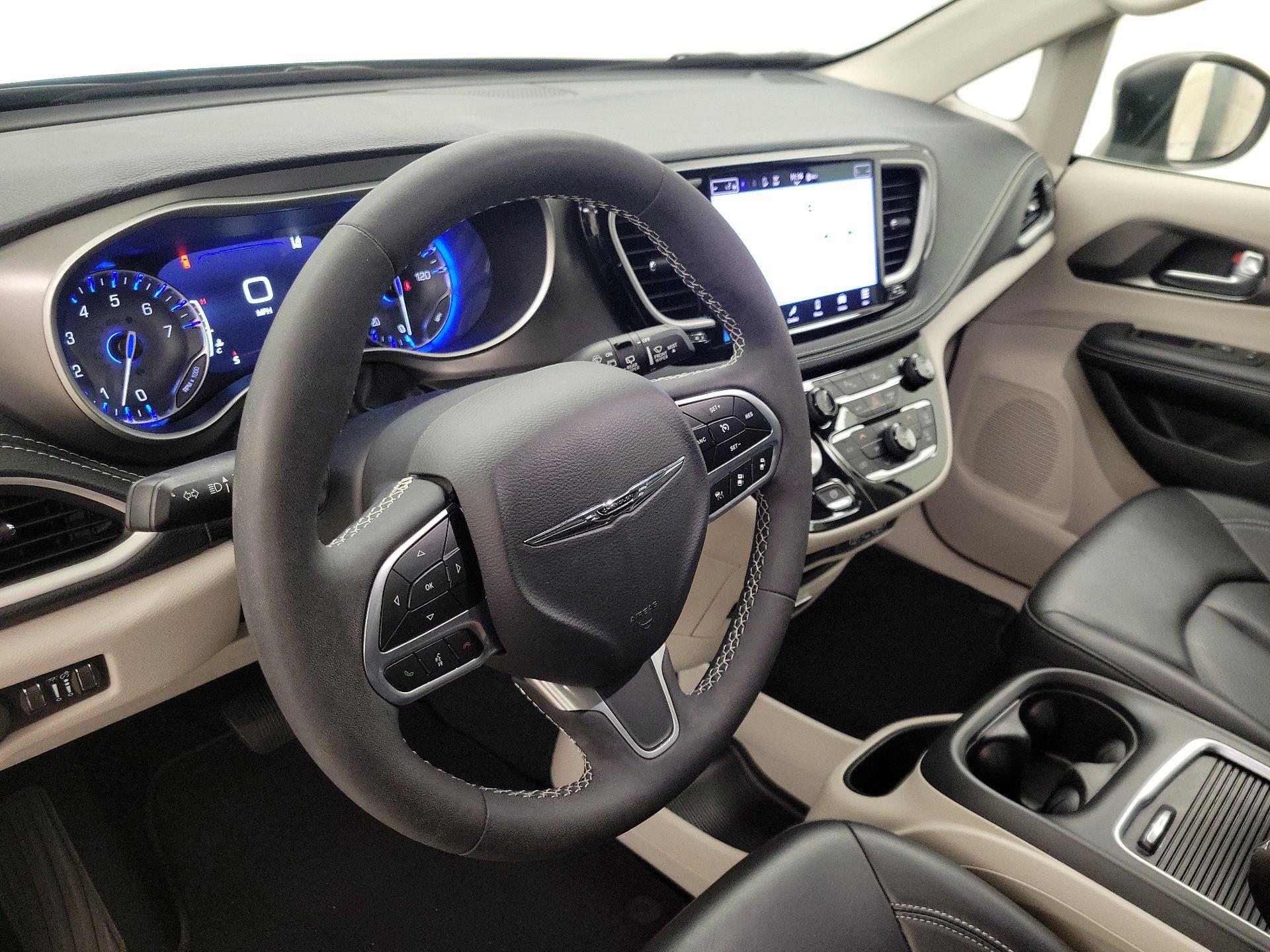 Thumbnail: 2023 Chrysler Pacifica - 9