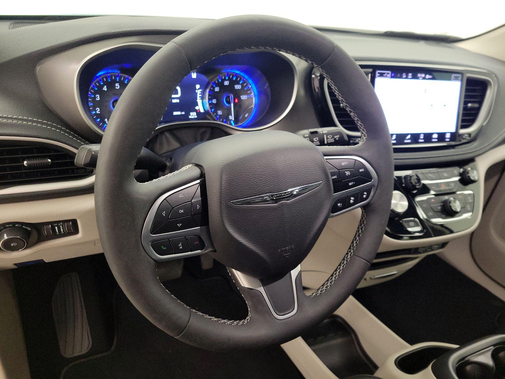 Thumbnail: 2023 Chrysler Pacifica - 10
