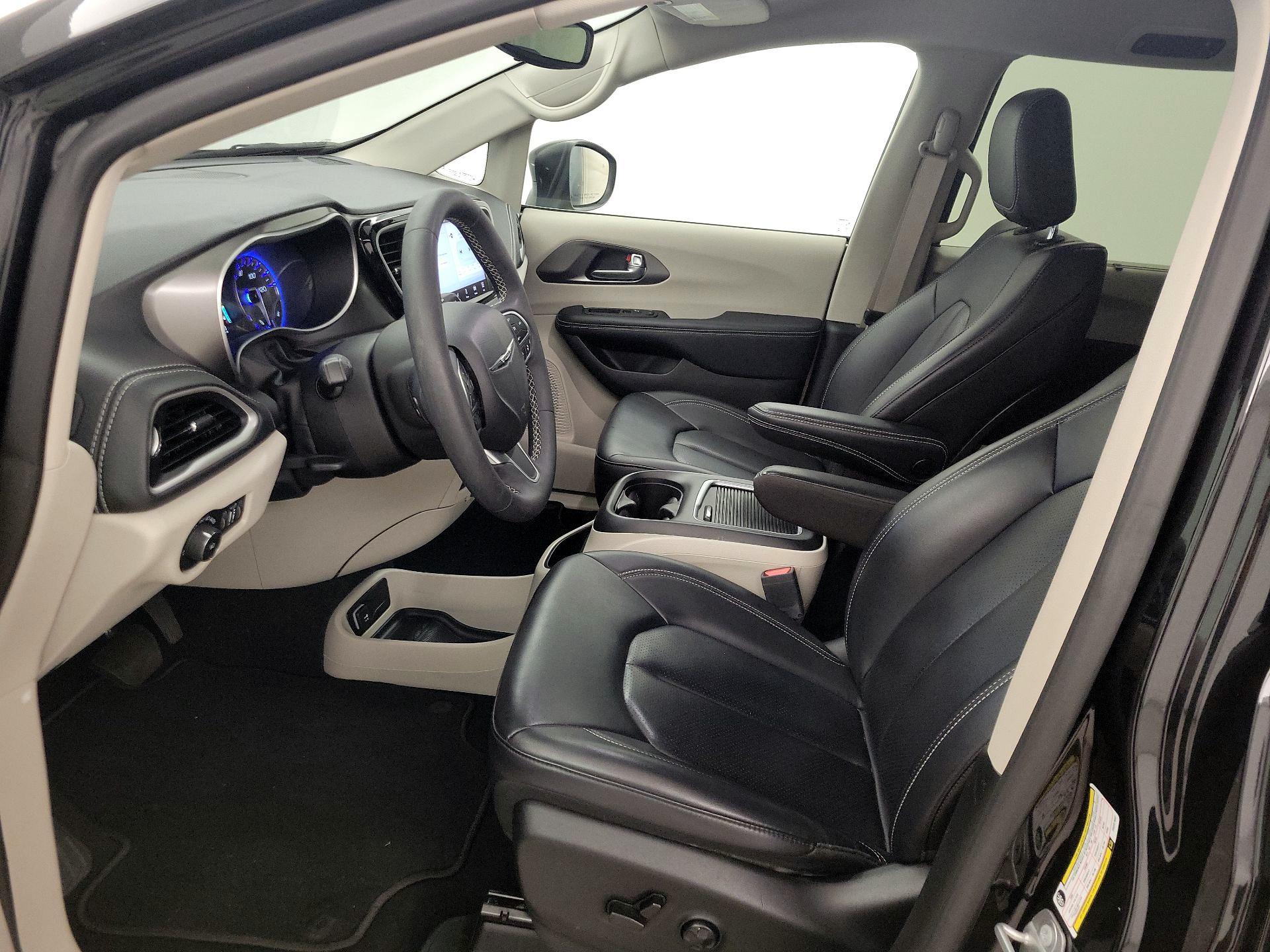 Thumbnail: 2023 Chrysler Pacifica - 11