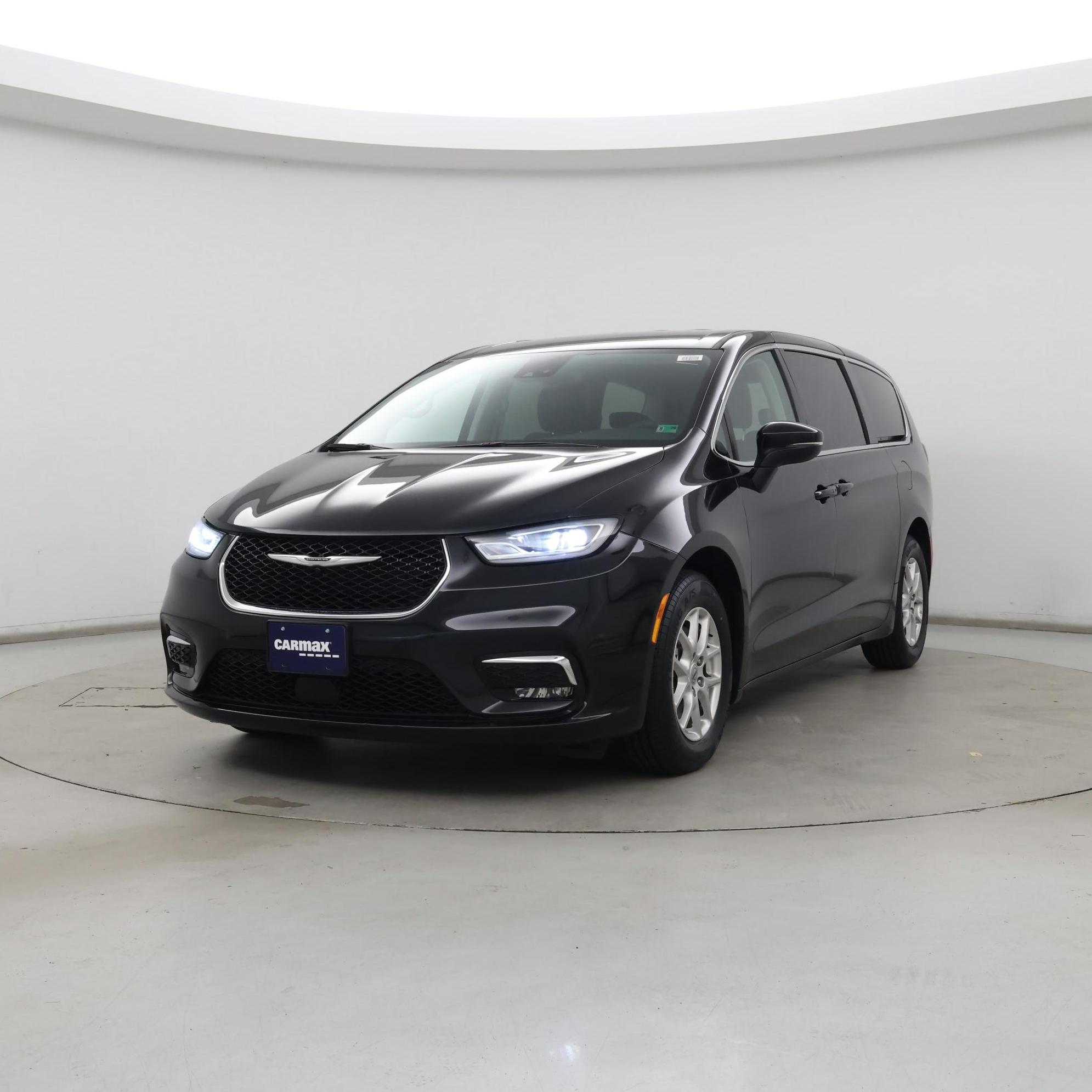 Thumbnail: 2023 Chrysler Pacifica - 4