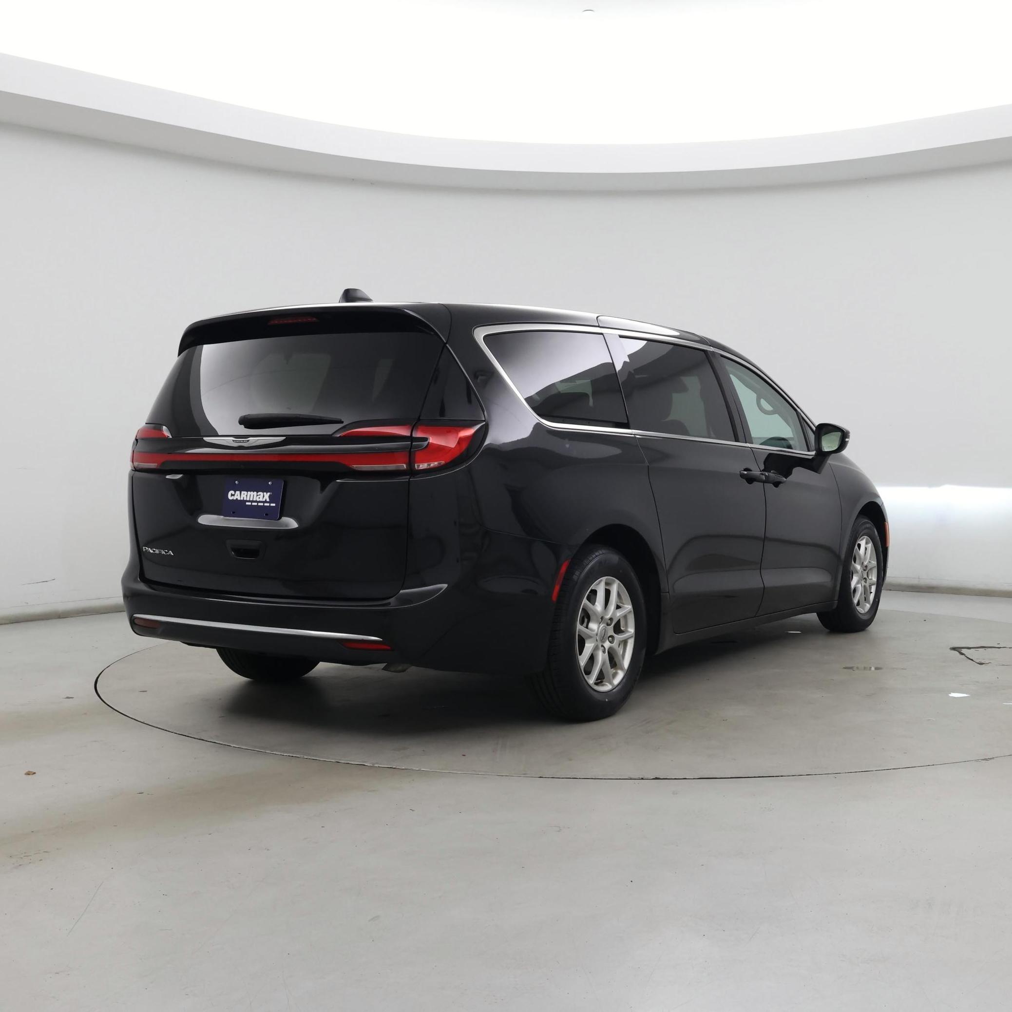Thumbnail: 2023 Chrysler Pacifica - 8