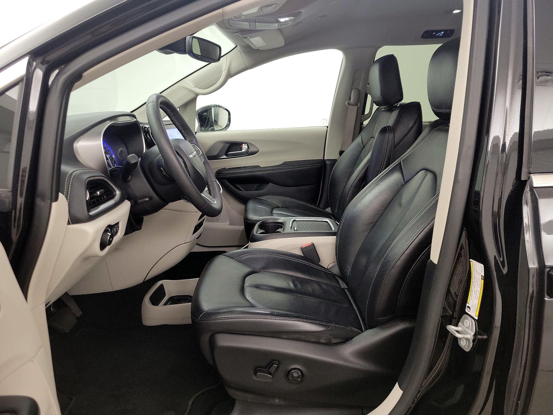 Thumbnail: 2022 Chrysler Pacifica - 11