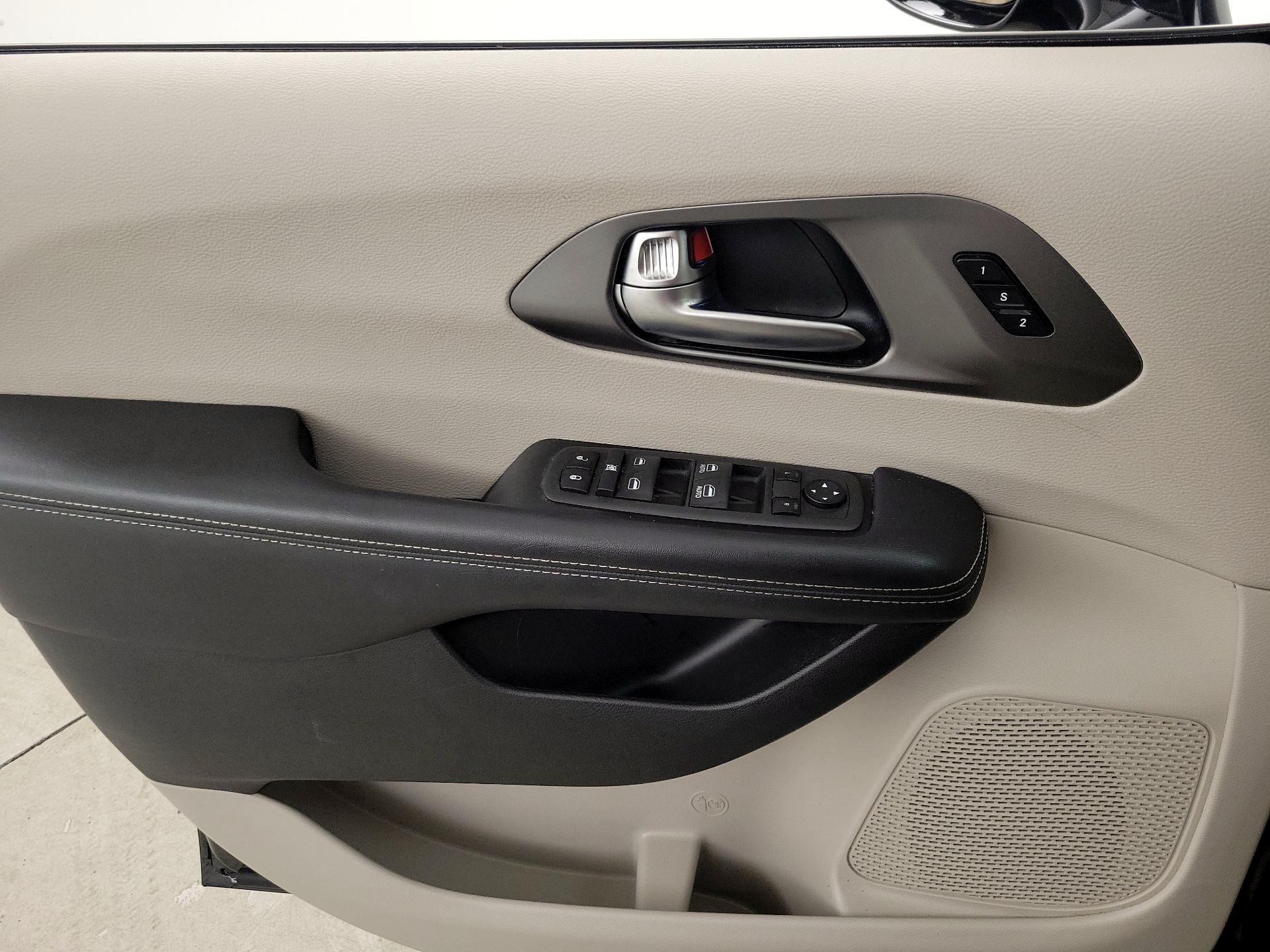 Thumbnail: 2022 Chrysler Pacifica - 12