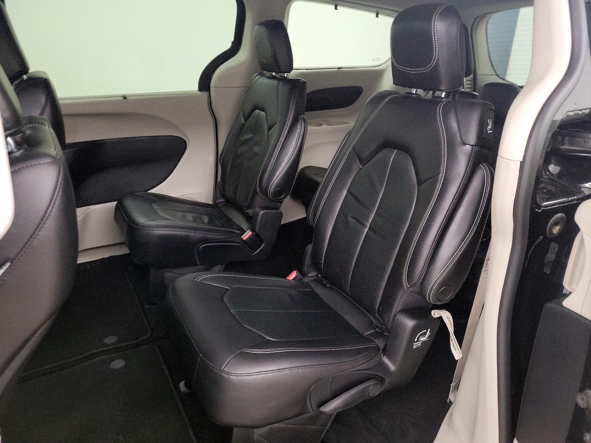 Thumbnail: 2022 Chrysler Pacifica - 19