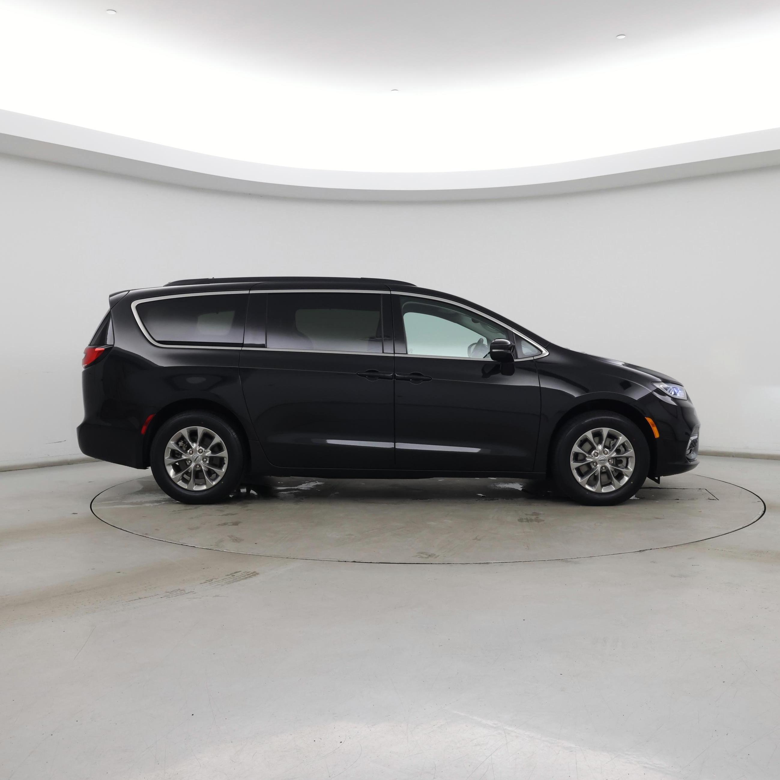 Thumbnail: 2022 Chrysler Pacifica - 7