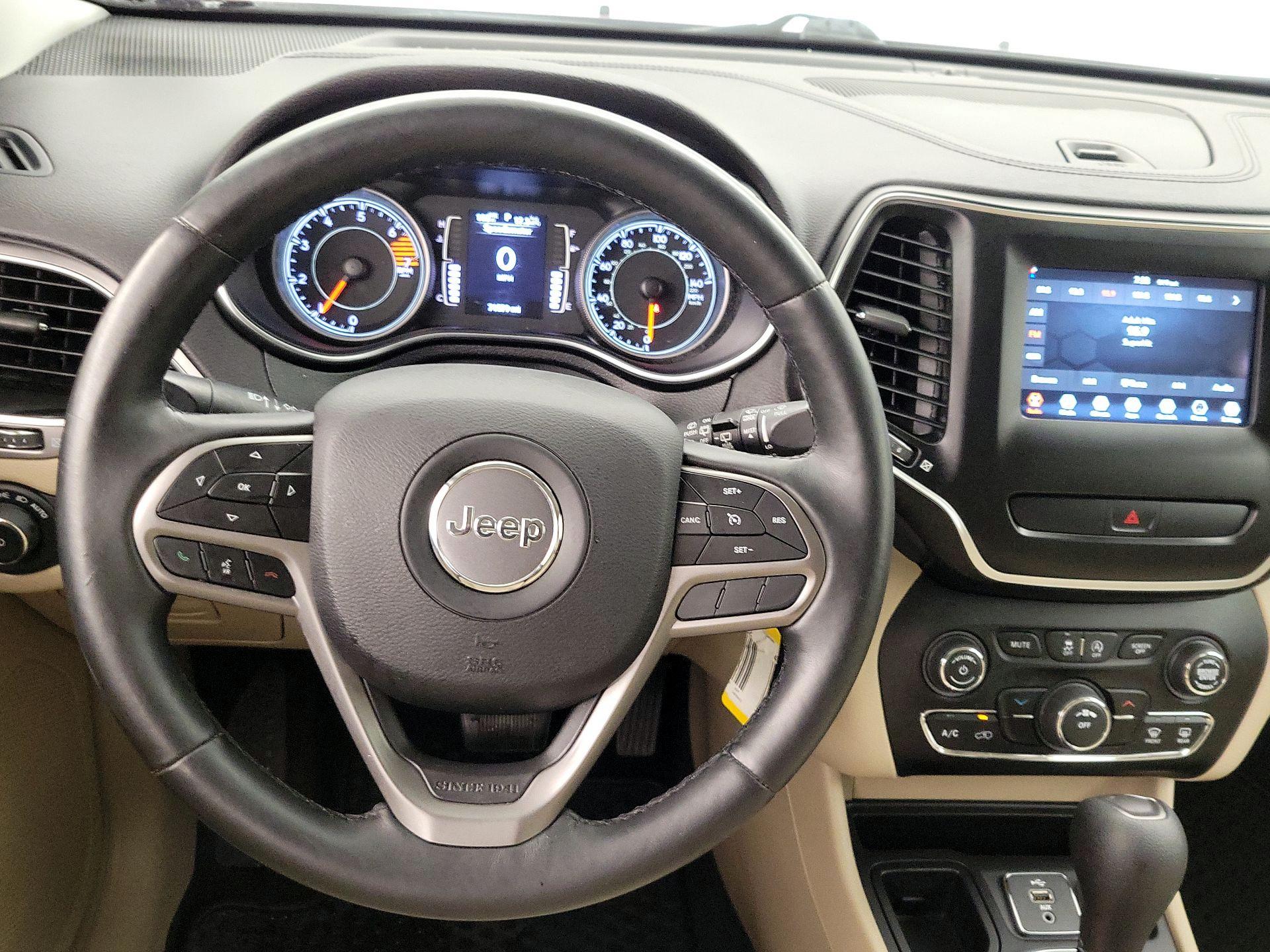 Thumbnail: 2019 Jeep Cherokee - 10
