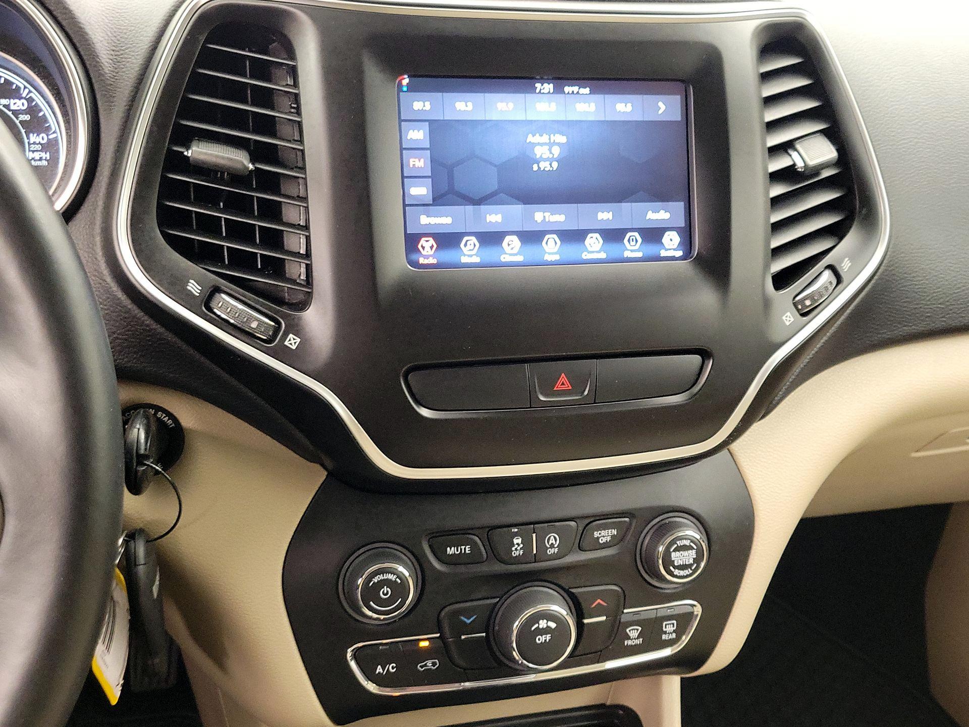 Thumbnail: 2019 Jeep Cherokee - 15